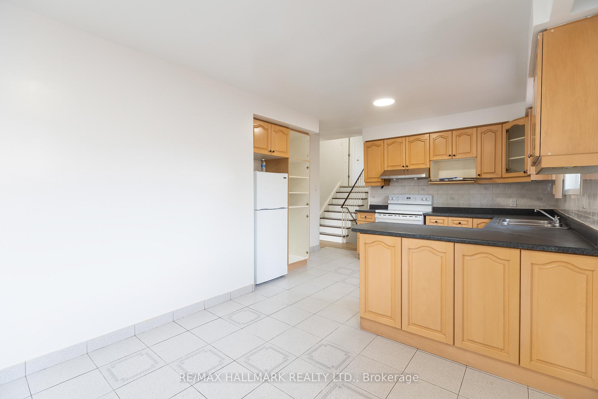 Photo 10 of Unit Upper, 243 Apache Trail, North York, Pleasant View — HOMEH