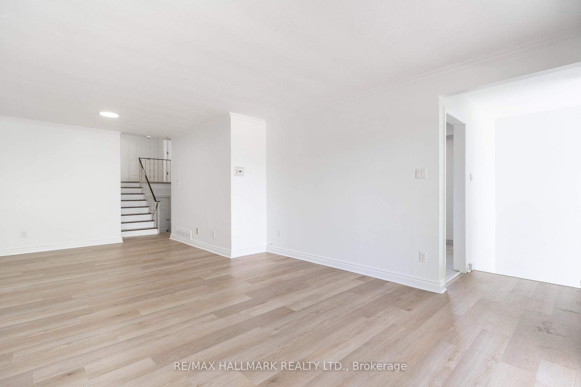 Photo 11 of Unit Upper, 243 Apache Trail, North York, Pleasant View — HOMEH