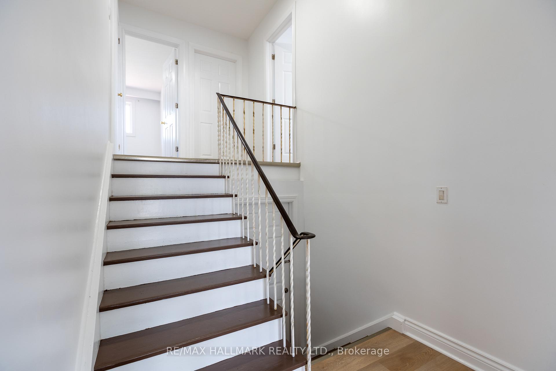Photo 12 of Unit Upper, 243 Apache Trail, North York, Pleasant View — HOMEH