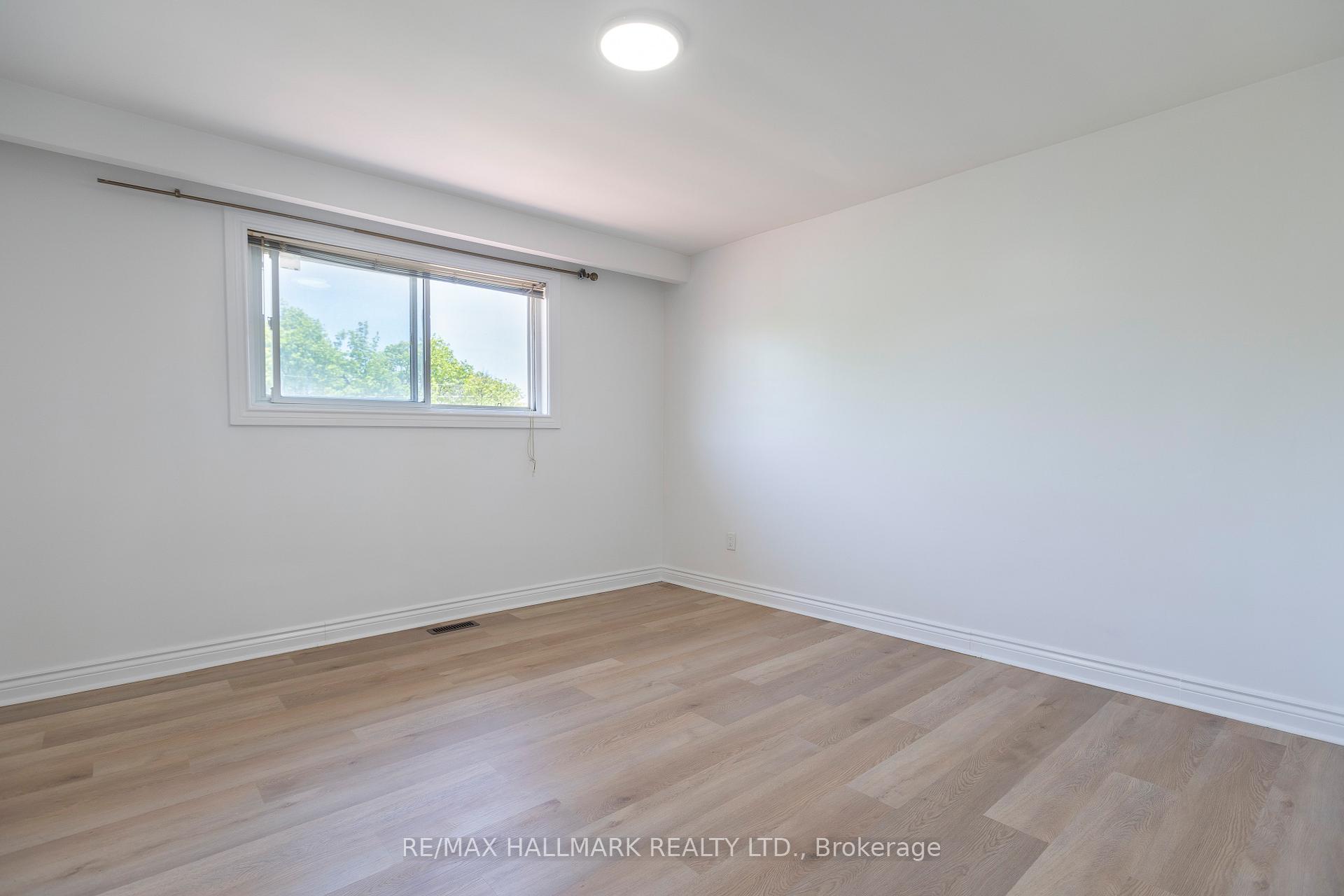 Photo 14 of Unit Upper, 243 Apache Trail, North York, Pleasant View — HOMEH