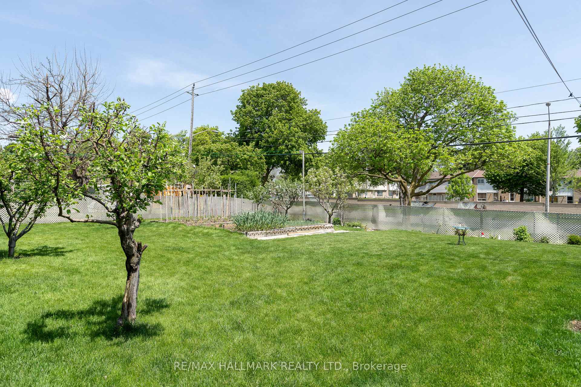 Photo 21 of Unit Upper, 243 Apache Trail, North York, Pleasant View — HOMEH