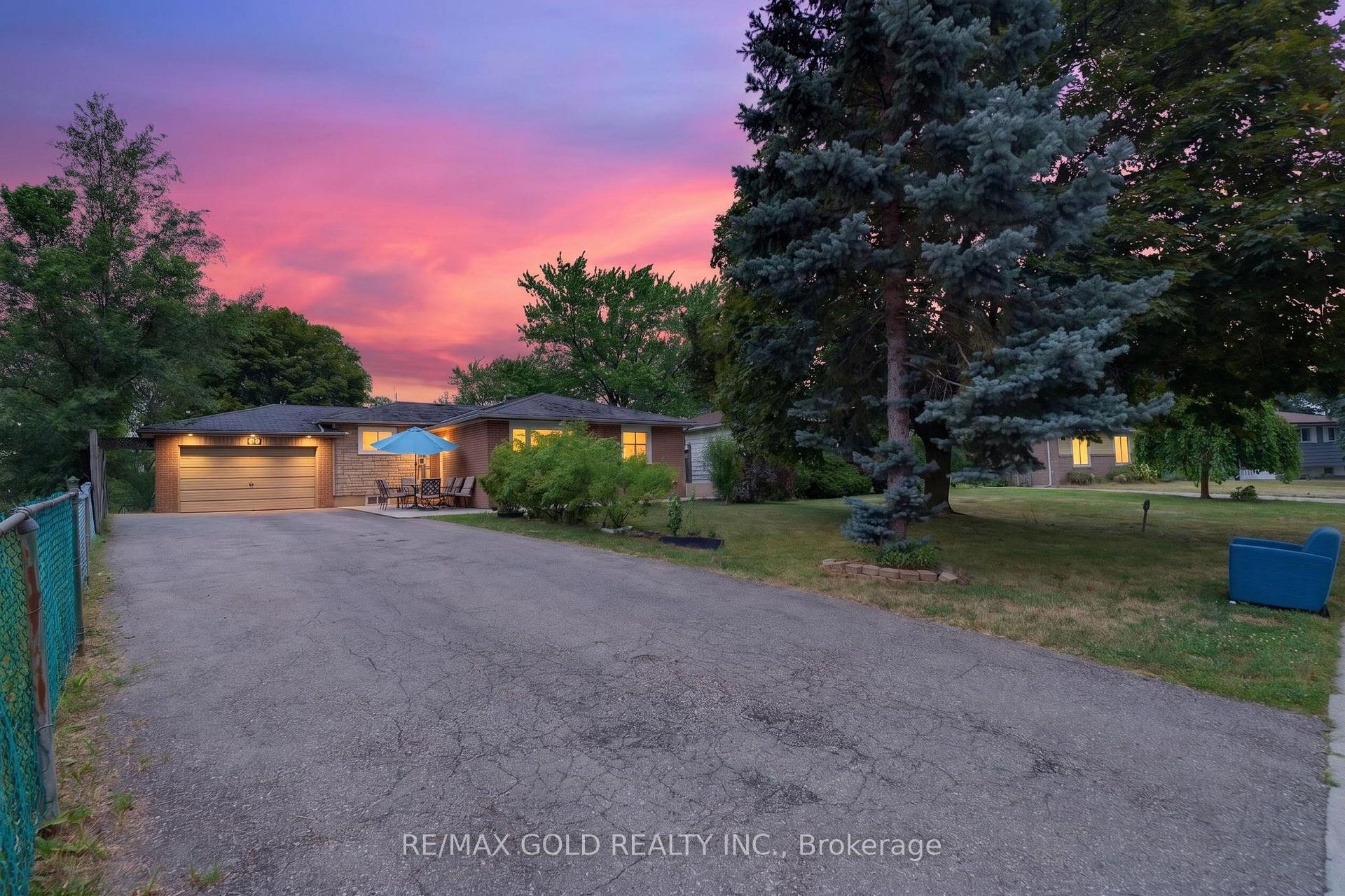 Photo 1 of 32 Dunblaine Crescent, Brampton, Southgate — HOMEH