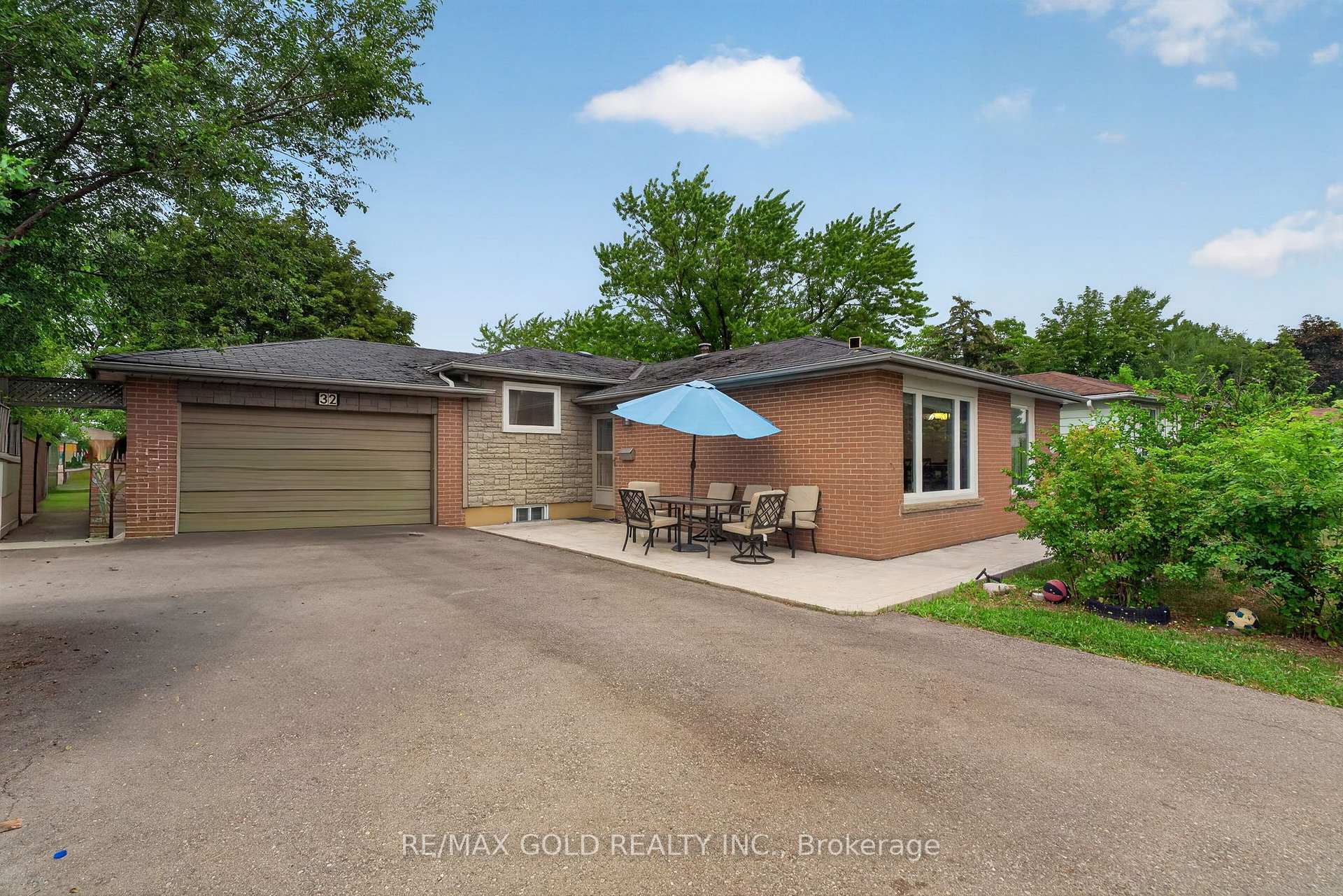 Photo 4 of 32 Dunblaine Crescent, Brampton, Southgate — HOMEH