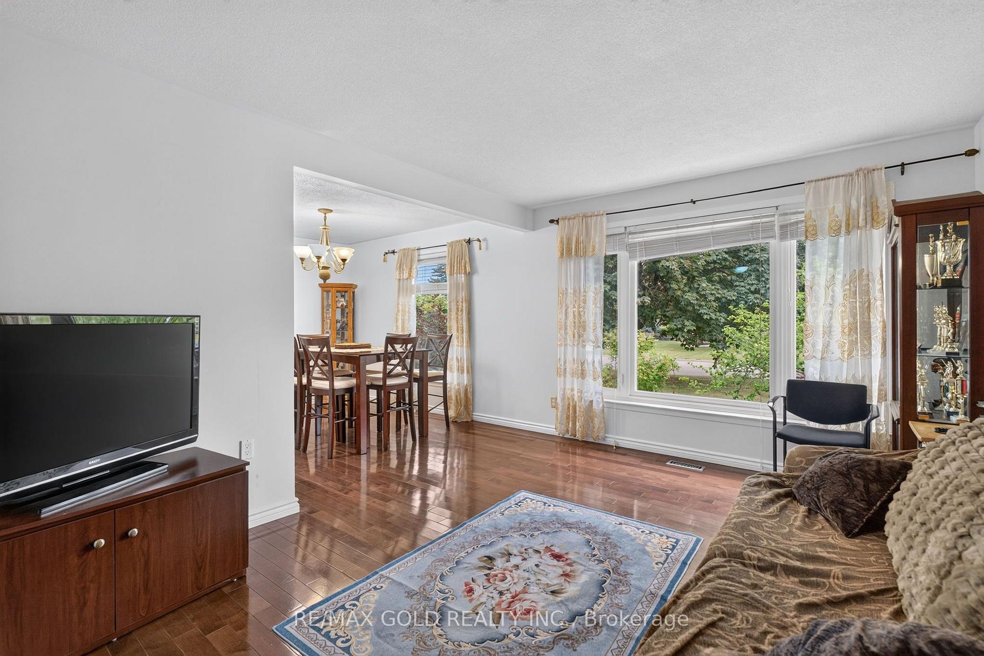 Photo 9 of 32 Dunblaine Crescent, Brampton, Southgate — HOMEH