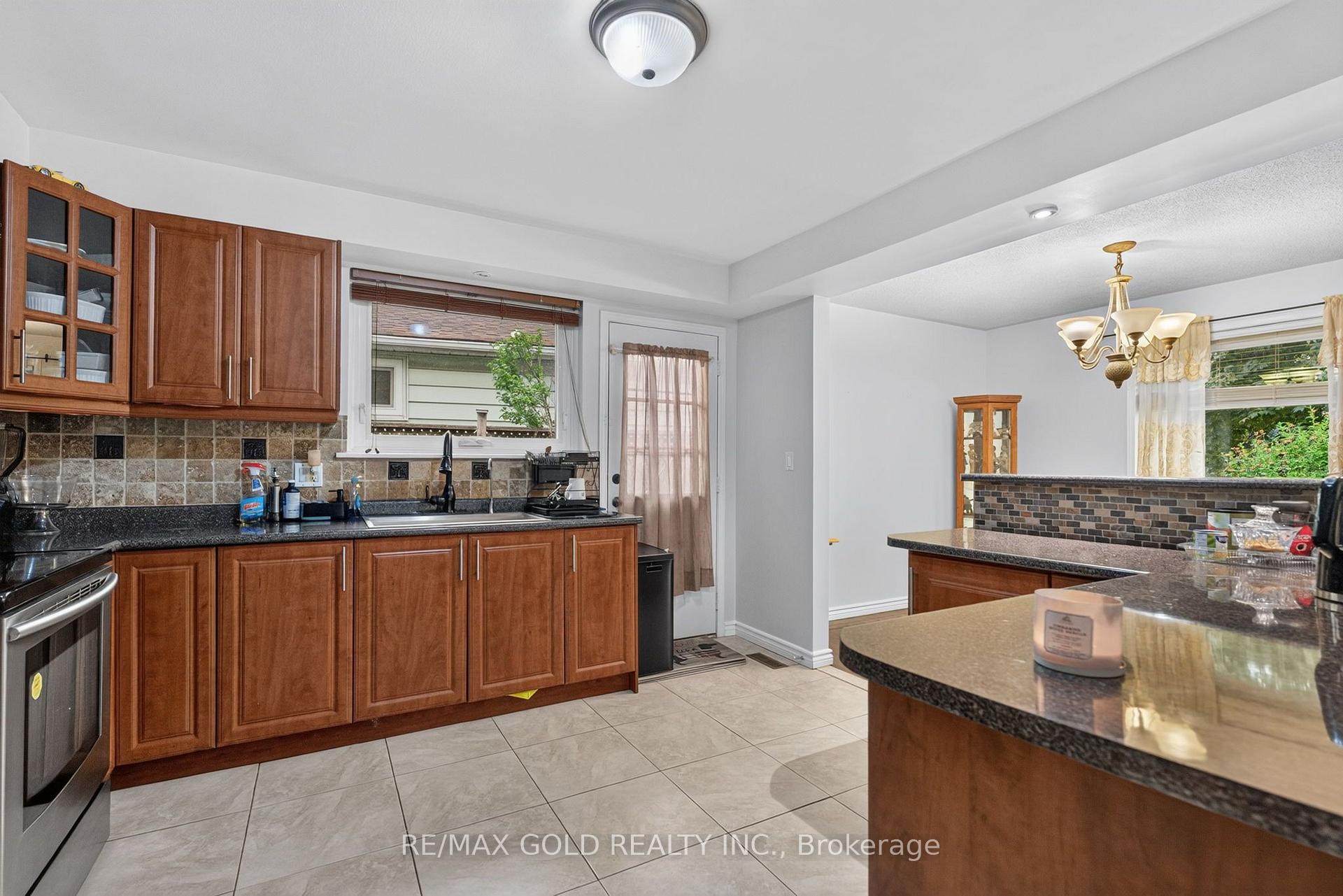 Photo 14 of 32 Dunblaine Crescent, Brampton, Southgate — HOMEH