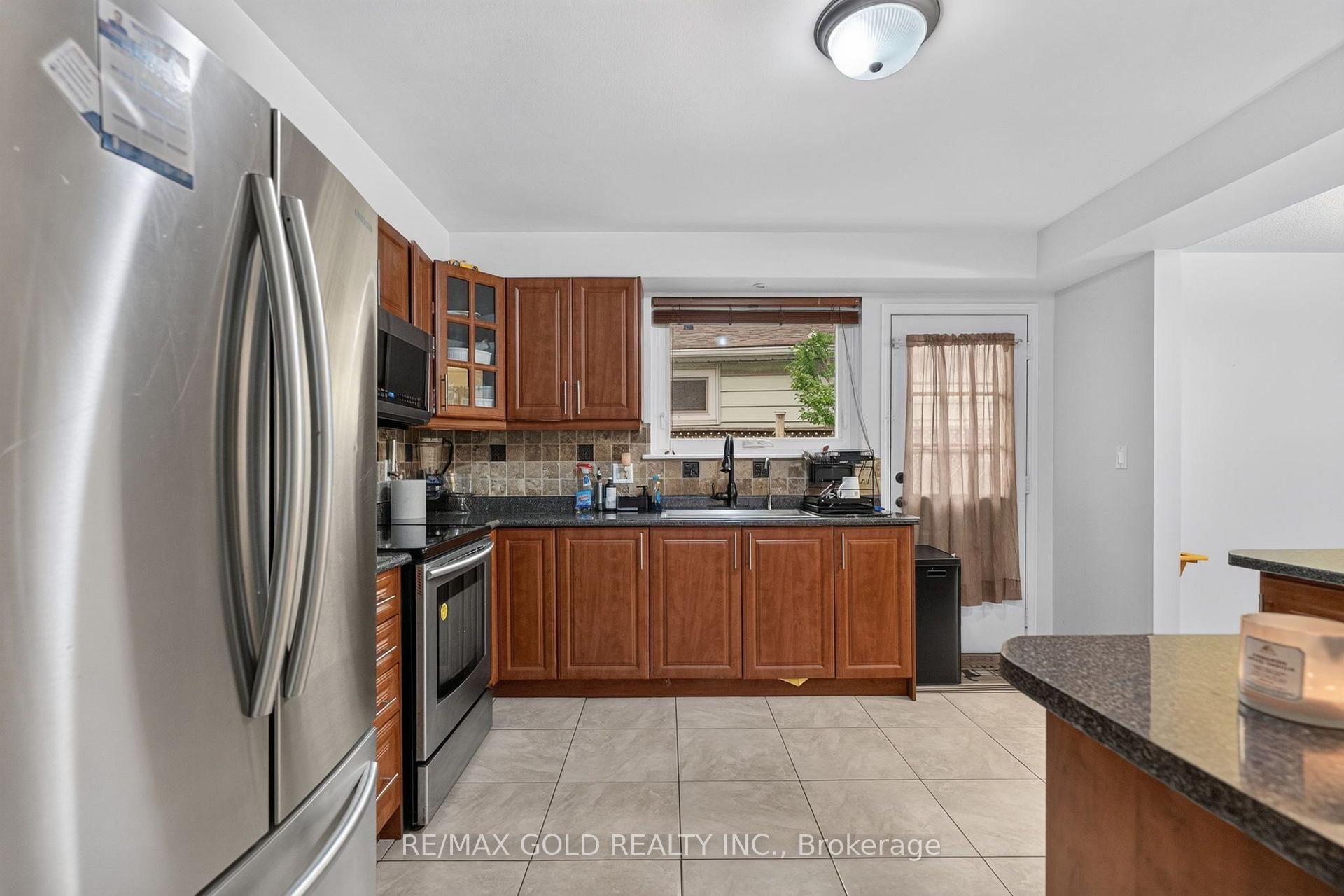 Photo 15 of 32 Dunblaine Crescent, Brampton, Southgate — HOMEH