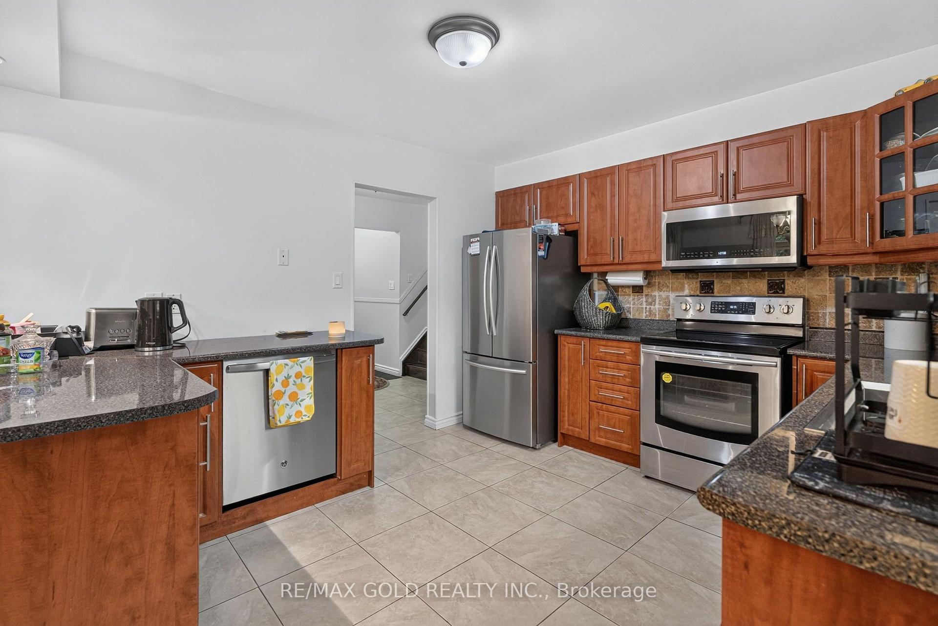 Photo 17 of 32 Dunblaine Crescent, Brampton, Southgate — HOMEH