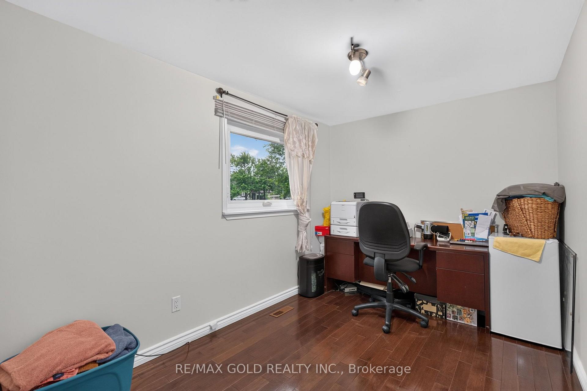 Photo 19 of 32 Dunblaine Crescent, Brampton, Southgate — HOMEH