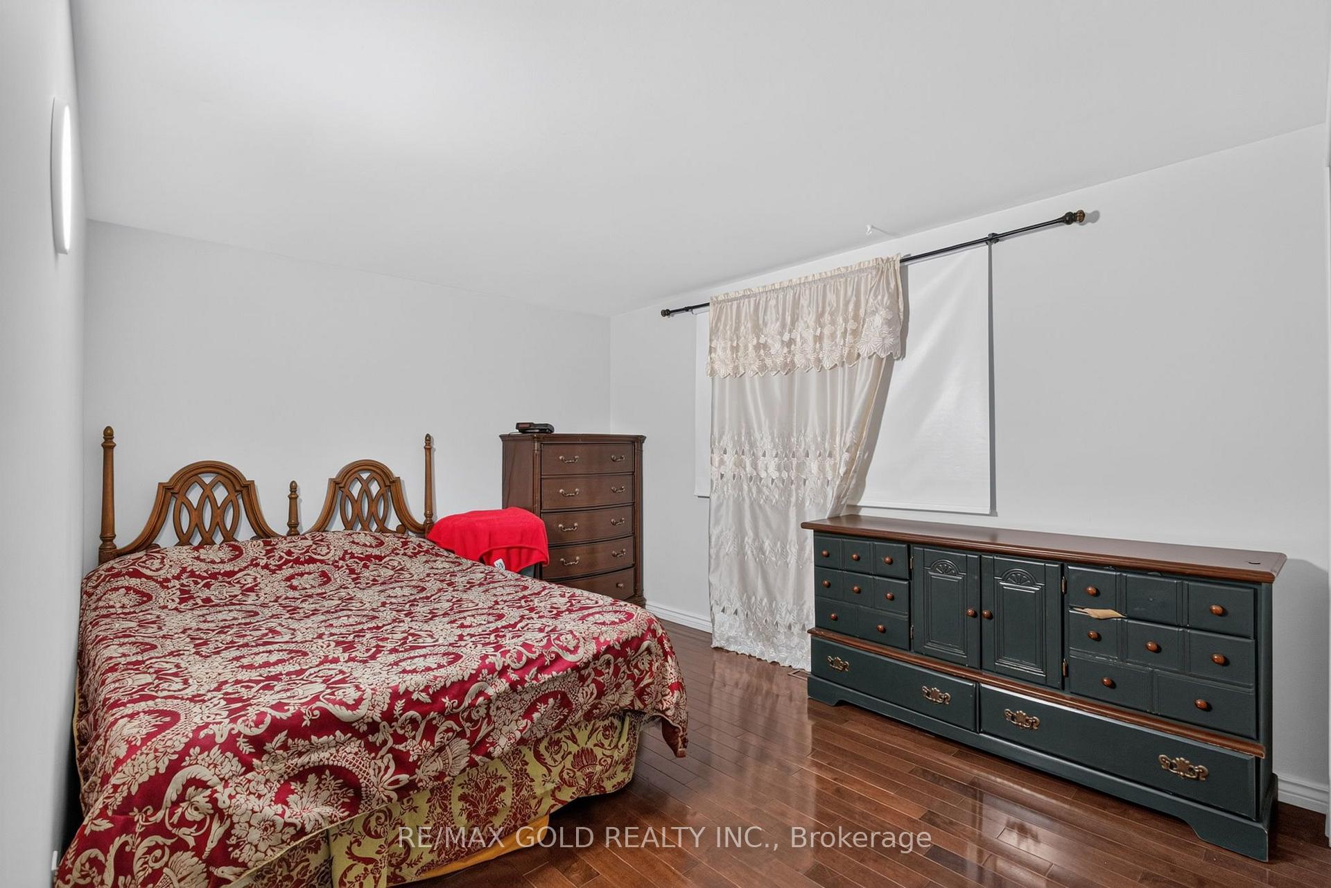 Photo 21 of 32 Dunblaine Crescent, Brampton, Southgate — HOMEH