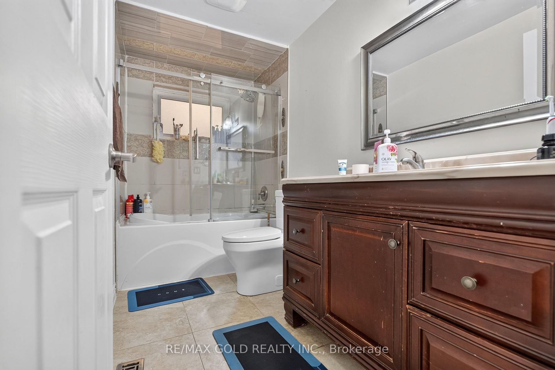 Photo 23 of 32 Dunblaine Crescent, Brampton, Southgate — HOMEH