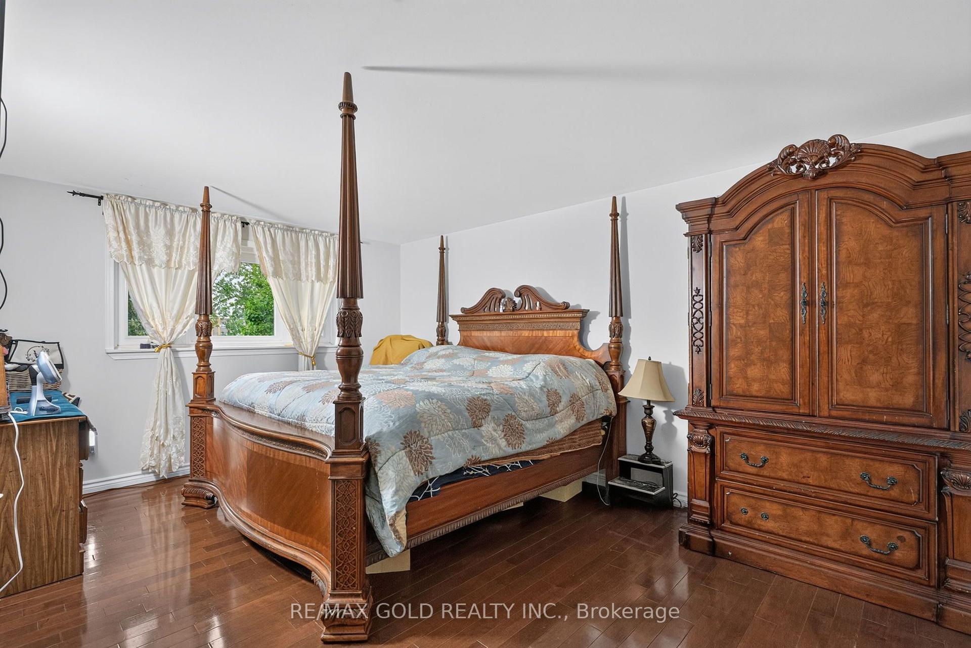 Photo 24 of 32 Dunblaine Crescent, Brampton, Southgate — HOMEH