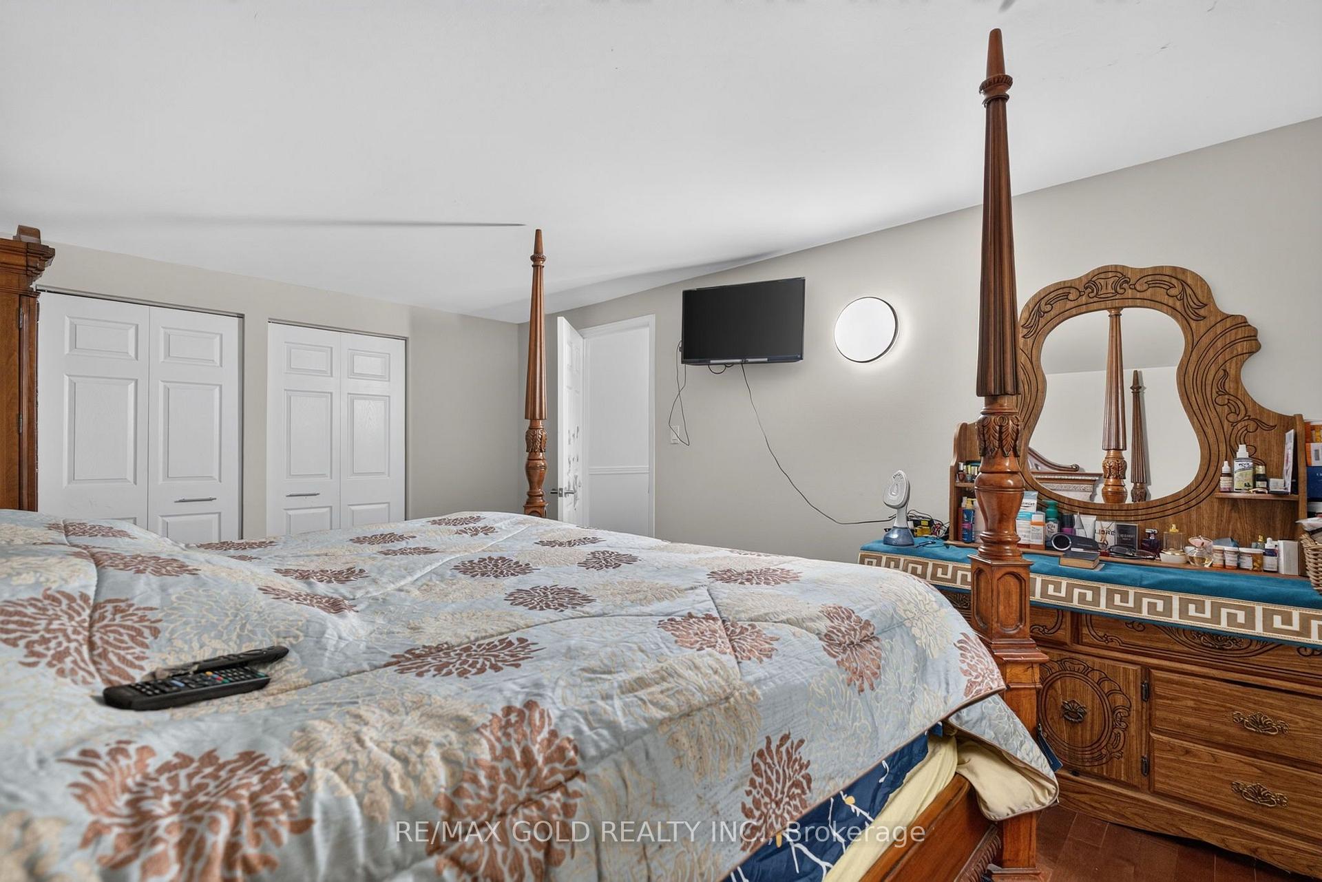 Photo 25 of 32 Dunblaine Crescent, Brampton, Southgate — HOMEH