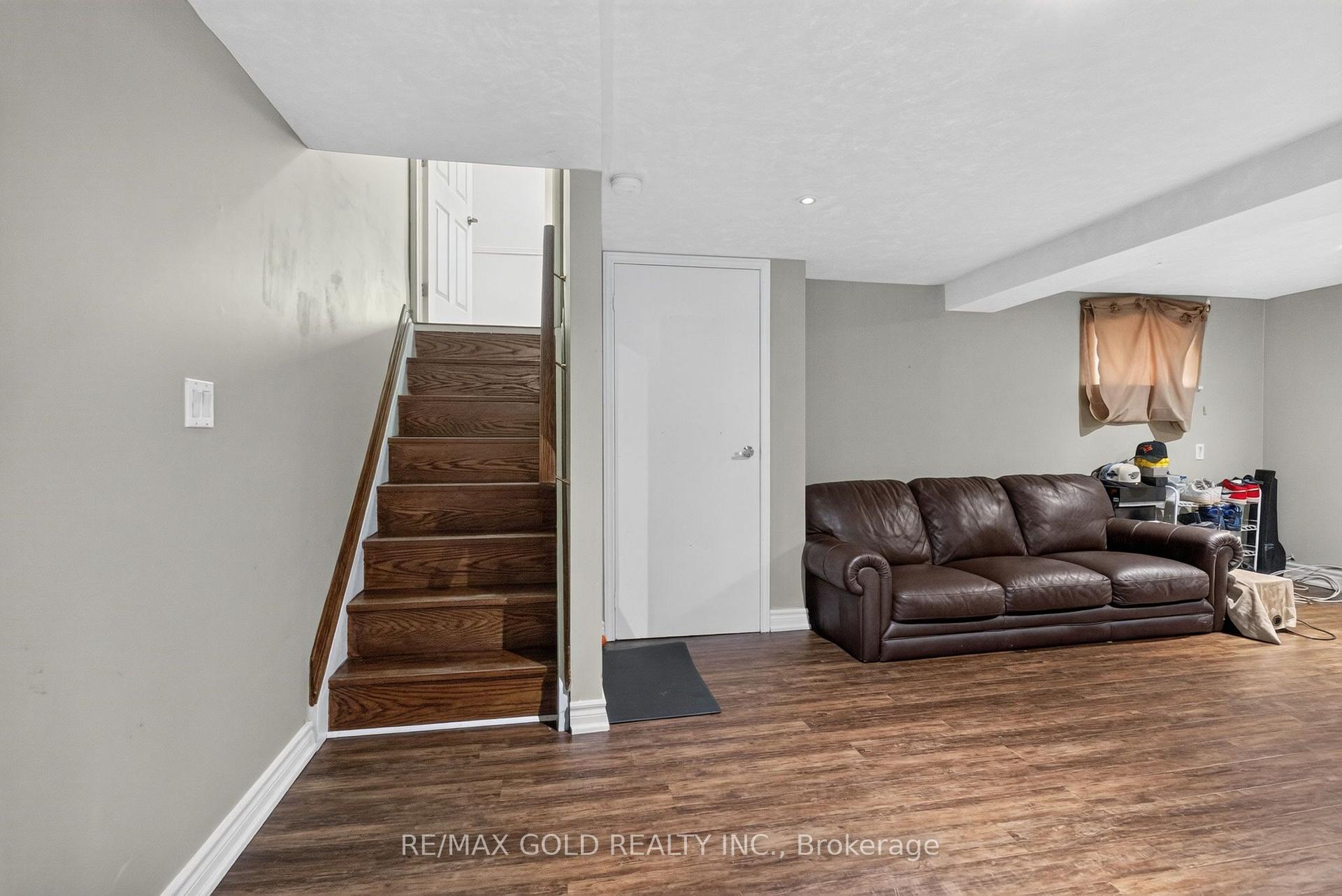 Photo 26 of 32 Dunblaine Crescent, Brampton, Southgate — HOMEH