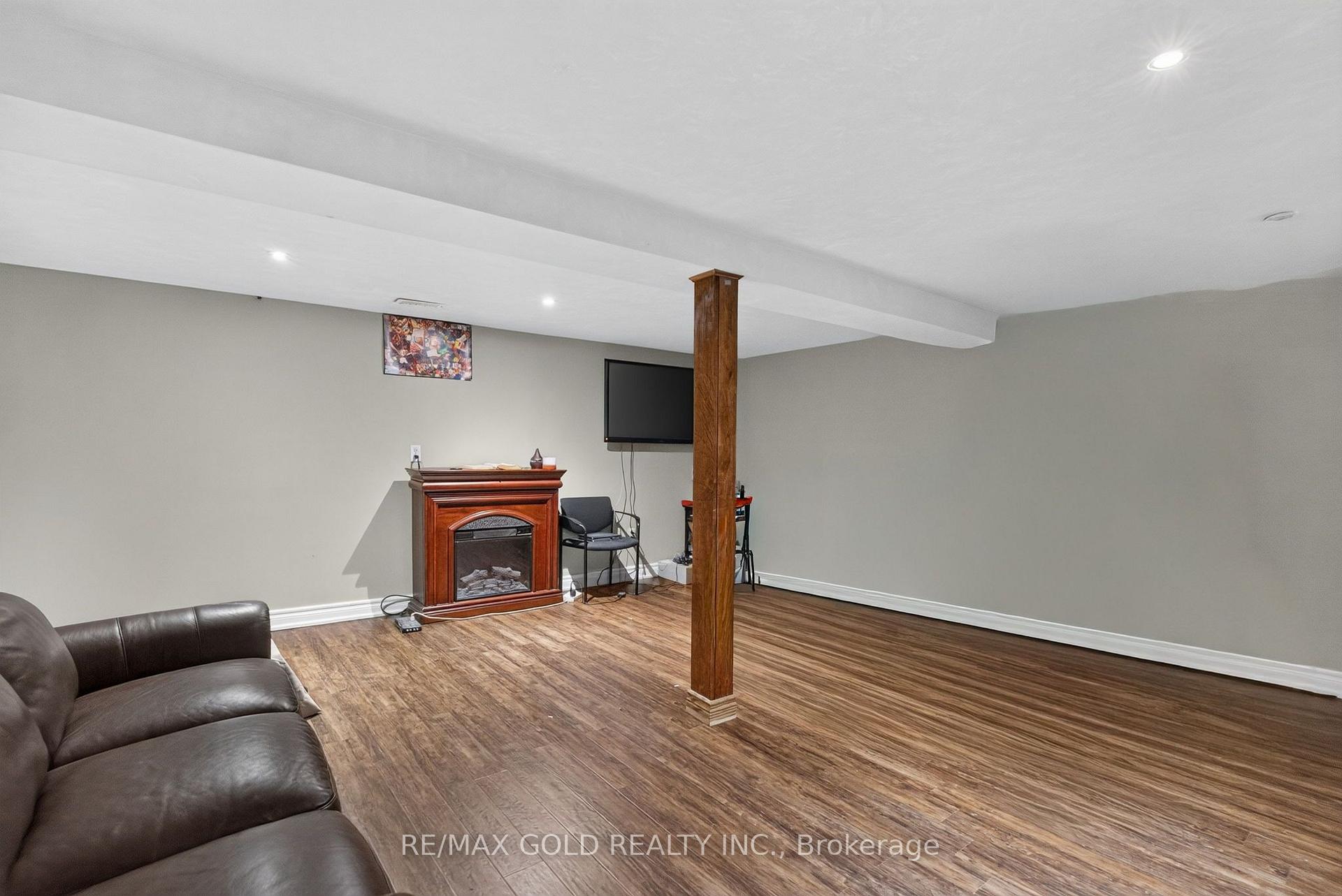 Photo 31 of 32 Dunblaine Crescent, Brampton, Southgate — HOMEH