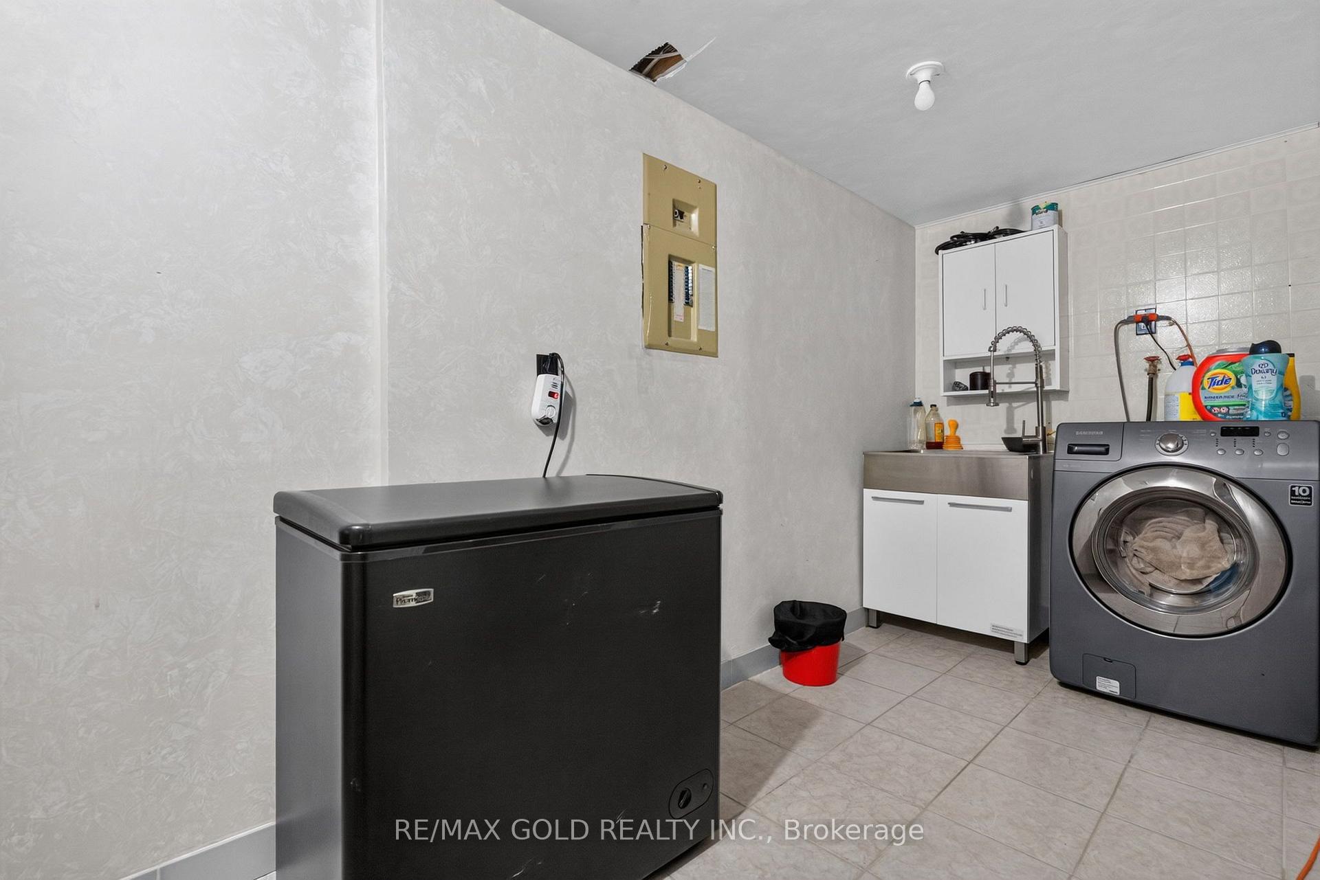 Photo 35 of 32 Dunblaine Crescent, Brampton, Southgate — HOMEH