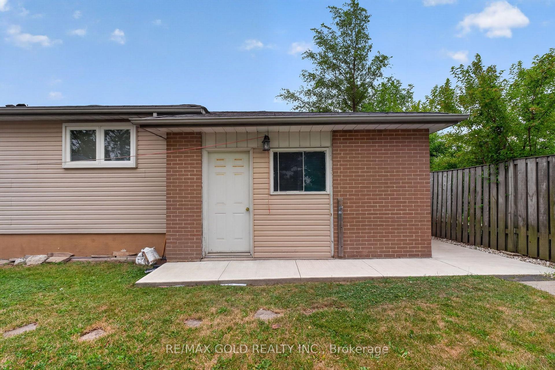 Photo 39 of 32 Dunblaine Crescent, Brampton, Southgate — HOMEH