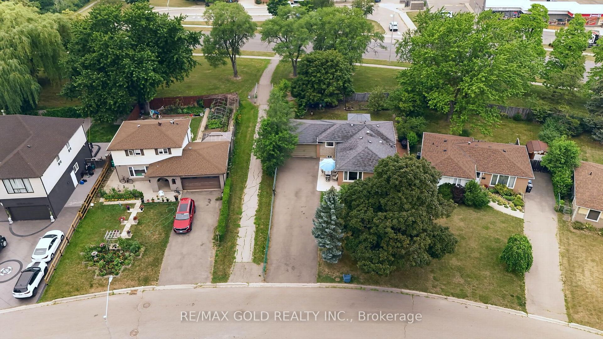 Photo 44 of 32 Dunblaine Crescent, Brampton, Southgate — HOMEH