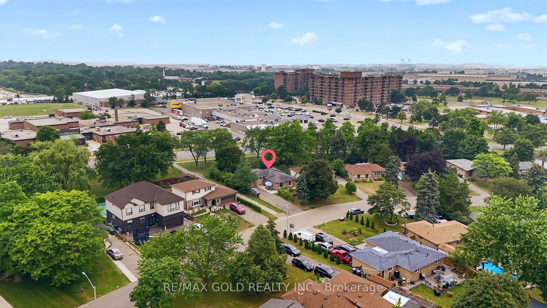 Photo 47 of 32 Dunblaine Crescent, Brampton, Southgate — HOMEH