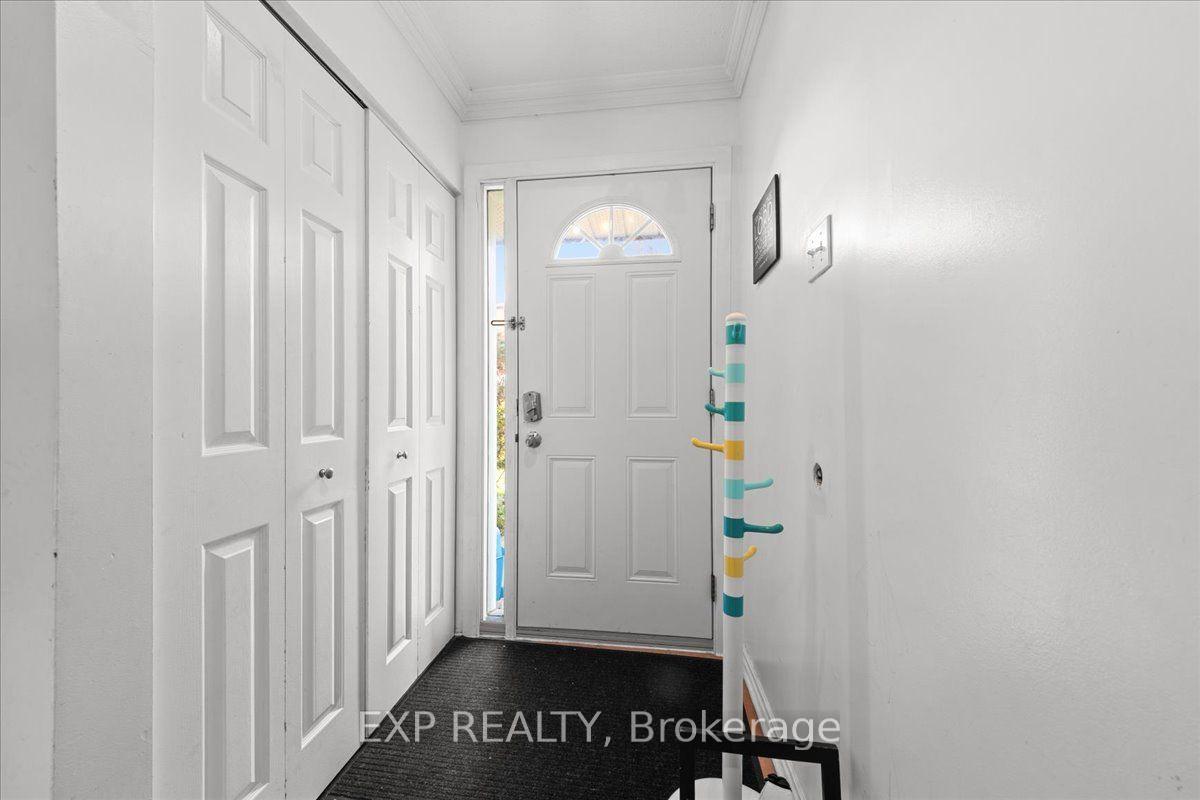 Photo 4 of Unit 9, 407 Montfort Street, Ottawa, Cardinal Glen — HOMEH