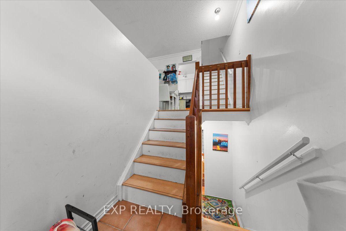 Photo 5 of Unit 9, 407 Montfort Street, Ottawa, Cardinal Glen — HOMEH