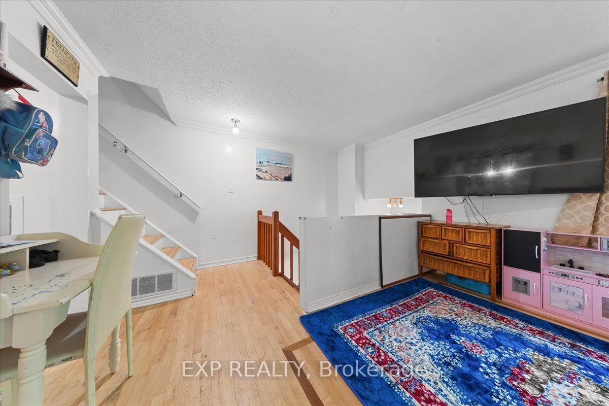 Photo 6 of Unit 9, 407 Montfort Street, Ottawa, Cardinal Glen — HOMEH