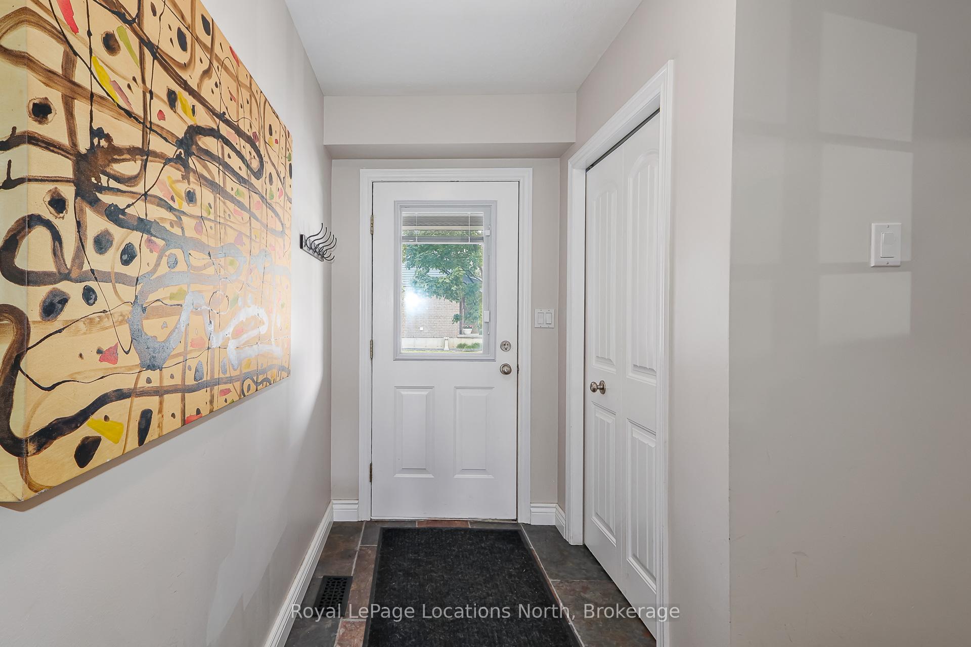 Photo 11 of 12 Silver Glen Boulevard, Collingwood — HOMEH