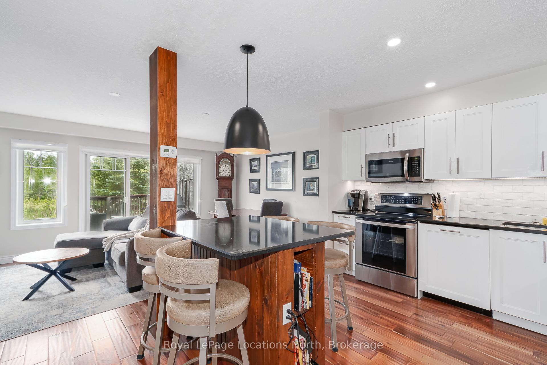 Photo 14 of 12 Silver Glen Boulevard, Collingwood — HOMEH