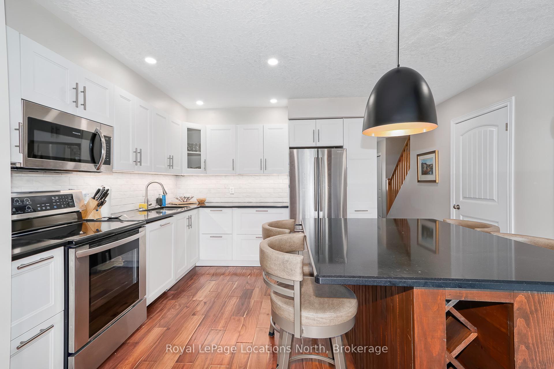 Photo 16 of 12 Silver Glen Boulevard, Collingwood — HOMEH