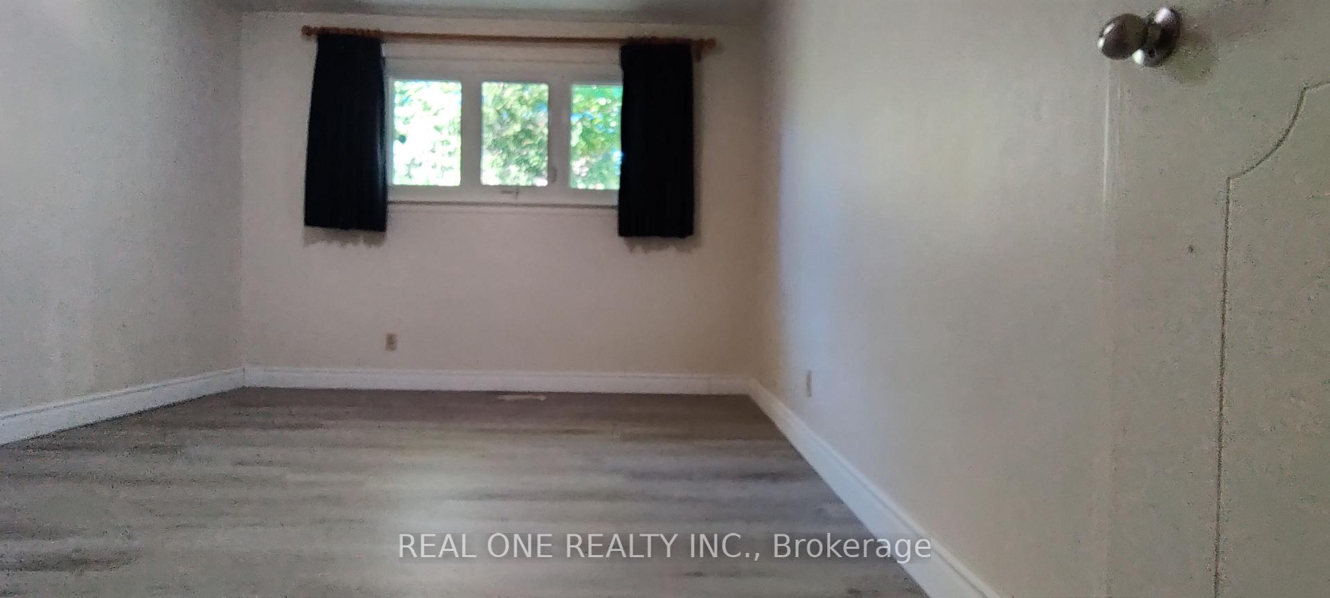 Photo 4 of Unit upper, 9 Lisburn Crescent, North York, Don Valley Village — HOMEH