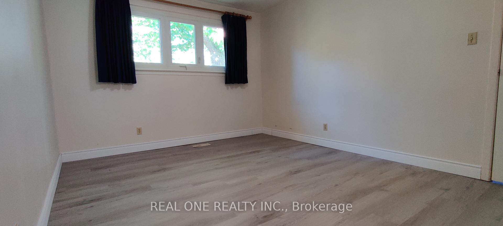 Photo 5 of Unit upper, 9 Lisburn Crescent, North York, Don Valley Village — HOMEH