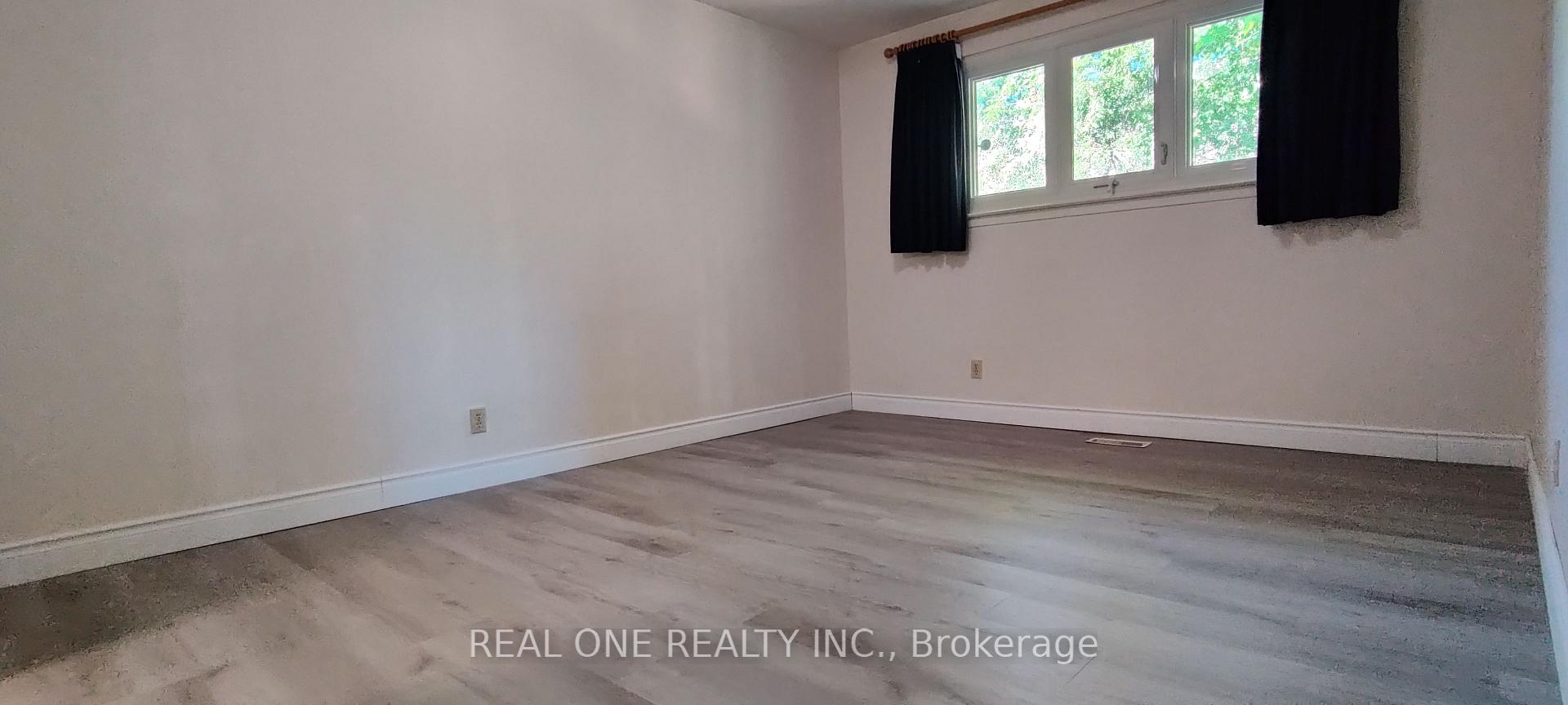 Photo 6 of Unit upper, 9 Lisburn Crescent, North York, Don Valley Village — HOMEH