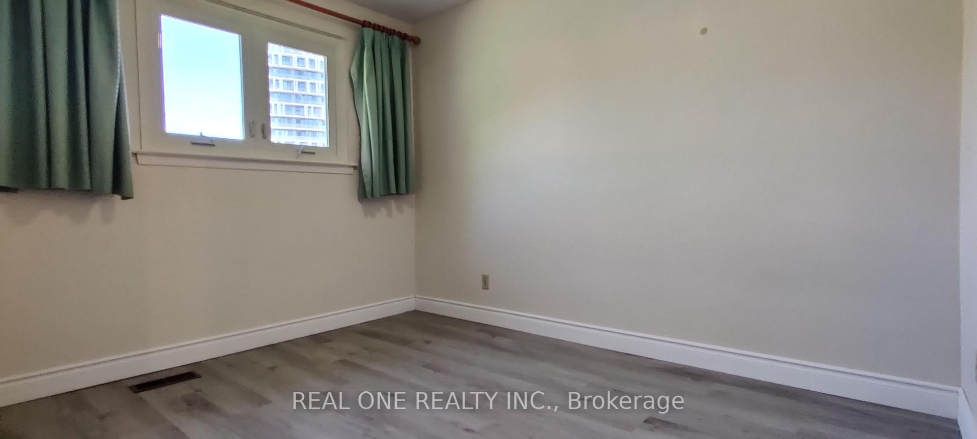Photo 9 of Unit upper, 9 Lisburn Crescent, North York, Don Valley Village — HOMEH