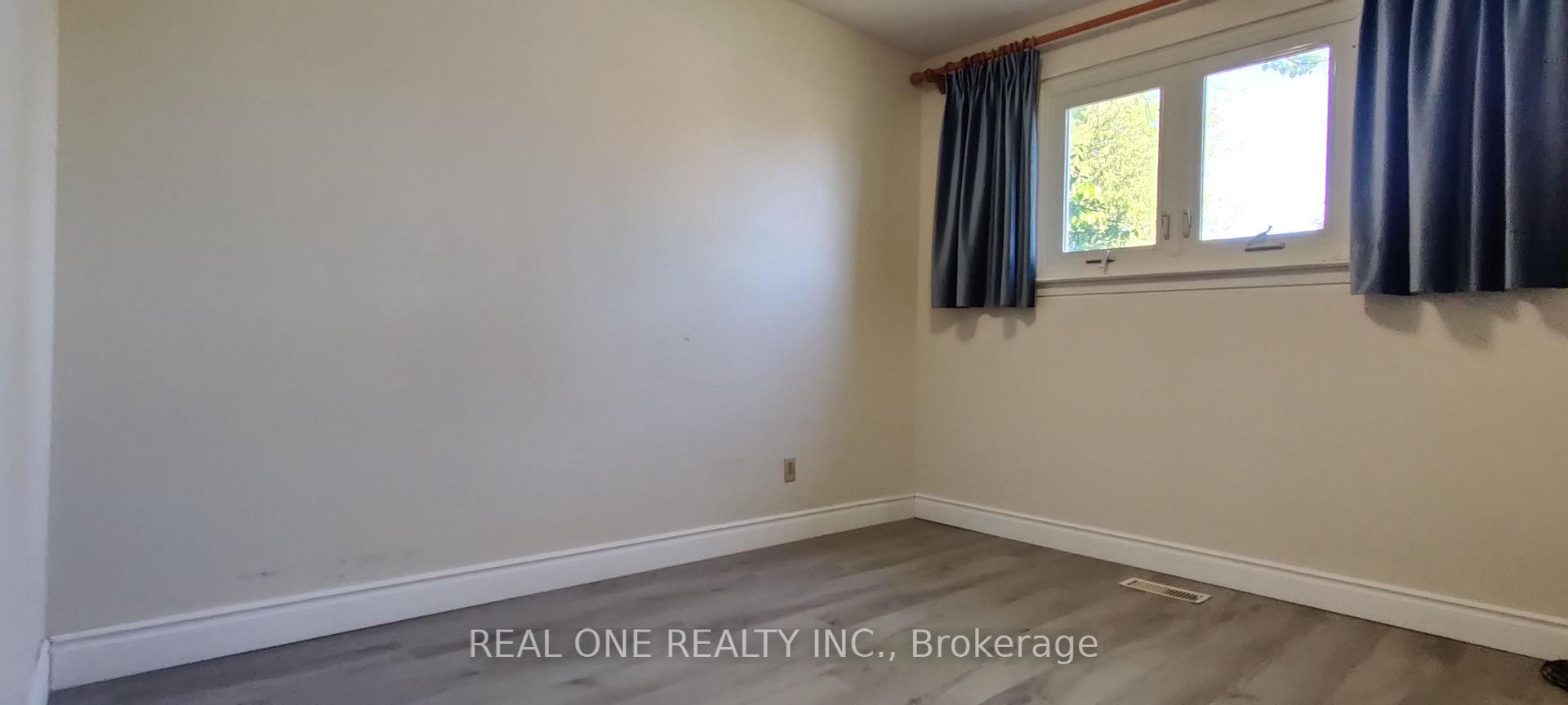 Photo 11 of Unit upper, 9 Lisburn Crescent, North York, Don Valley Village — HOMEH