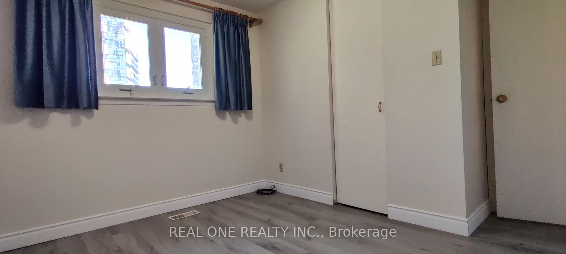 Photo 12 of Unit upper, 9 Lisburn Crescent, North York, Don Valley Village — HOMEH