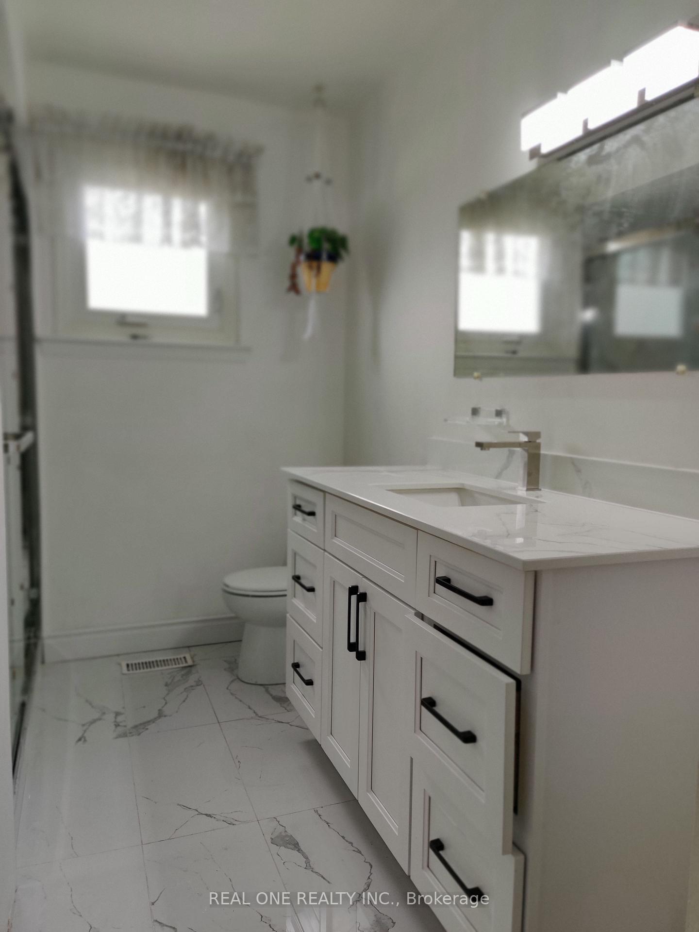 Photo 13 of Unit upper, 9 Lisburn Crescent, North York, Don Valley Village — HOMEH