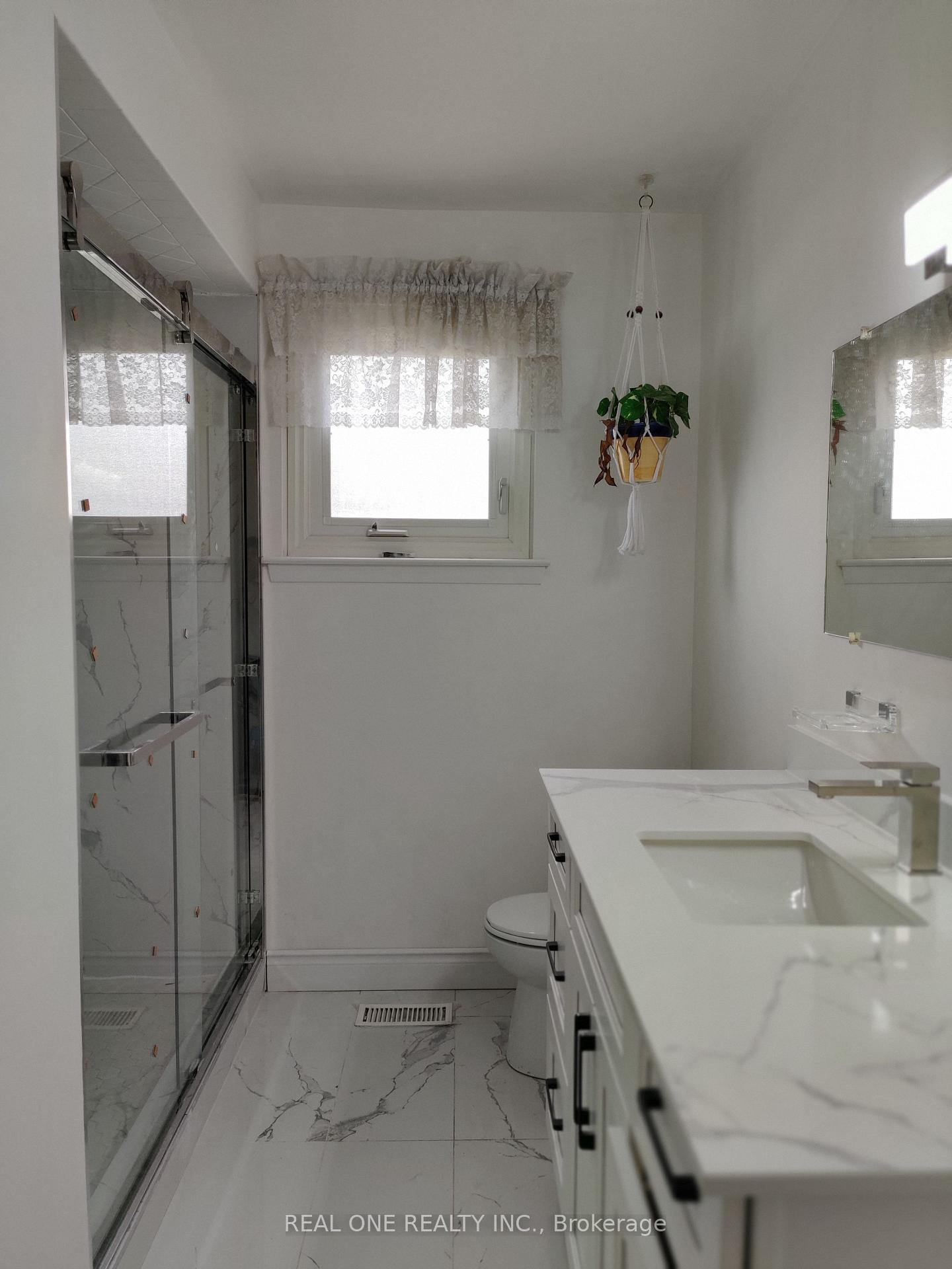 Photo 14 of Unit upper, 9 Lisburn Crescent, North York, Don Valley Village — HOMEH