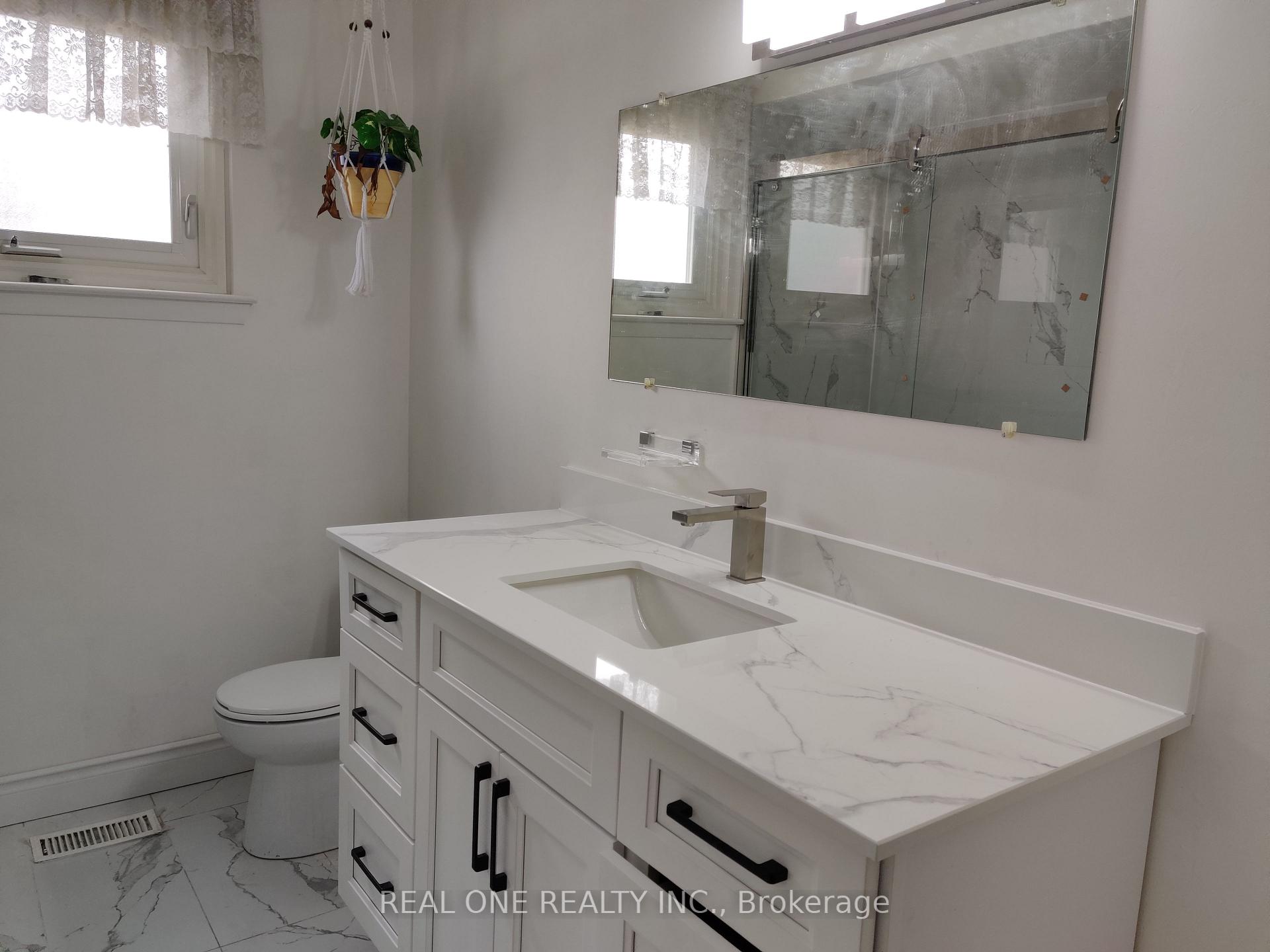 Photo 15 of Unit upper, 9 Lisburn Crescent, North York, Don Valley Village — HOMEH
