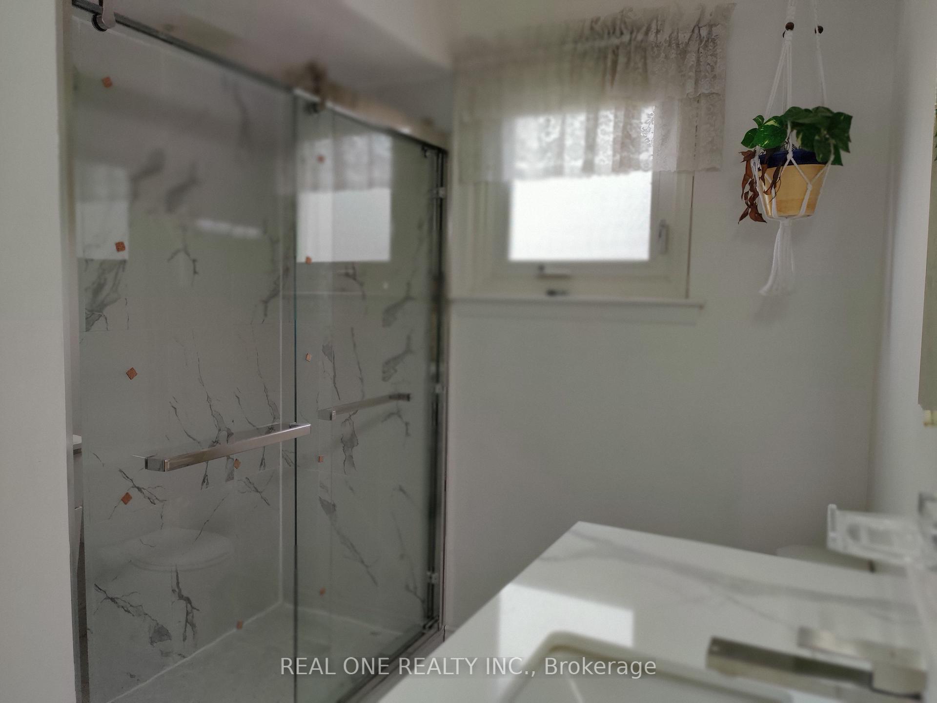 Photo 16 of Unit upper, 9 Lisburn Crescent, North York, Don Valley Village — HOMEH