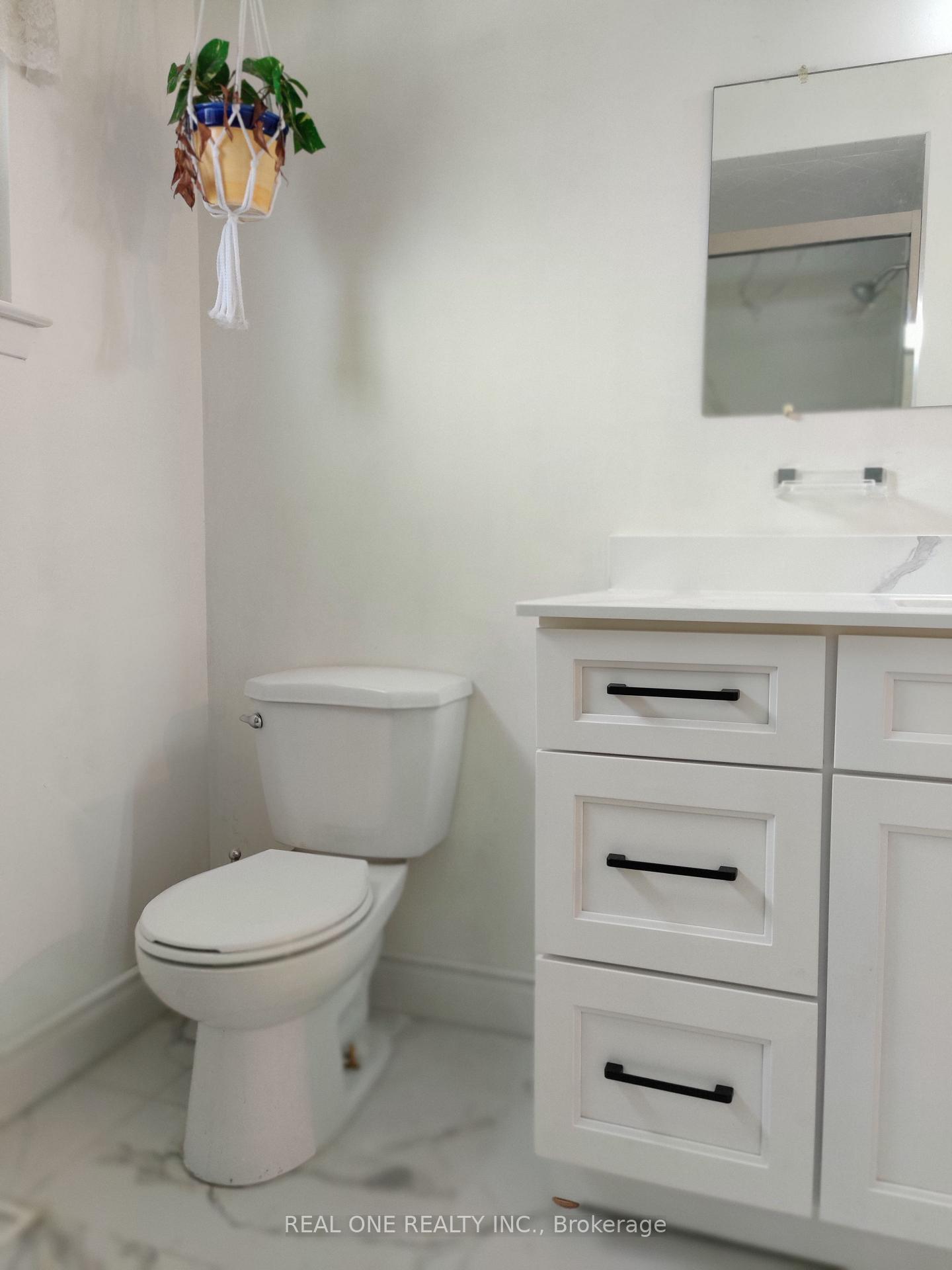 Photo 18 of Unit upper, 9 Lisburn Crescent, North York, Don Valley Village — HOMEH