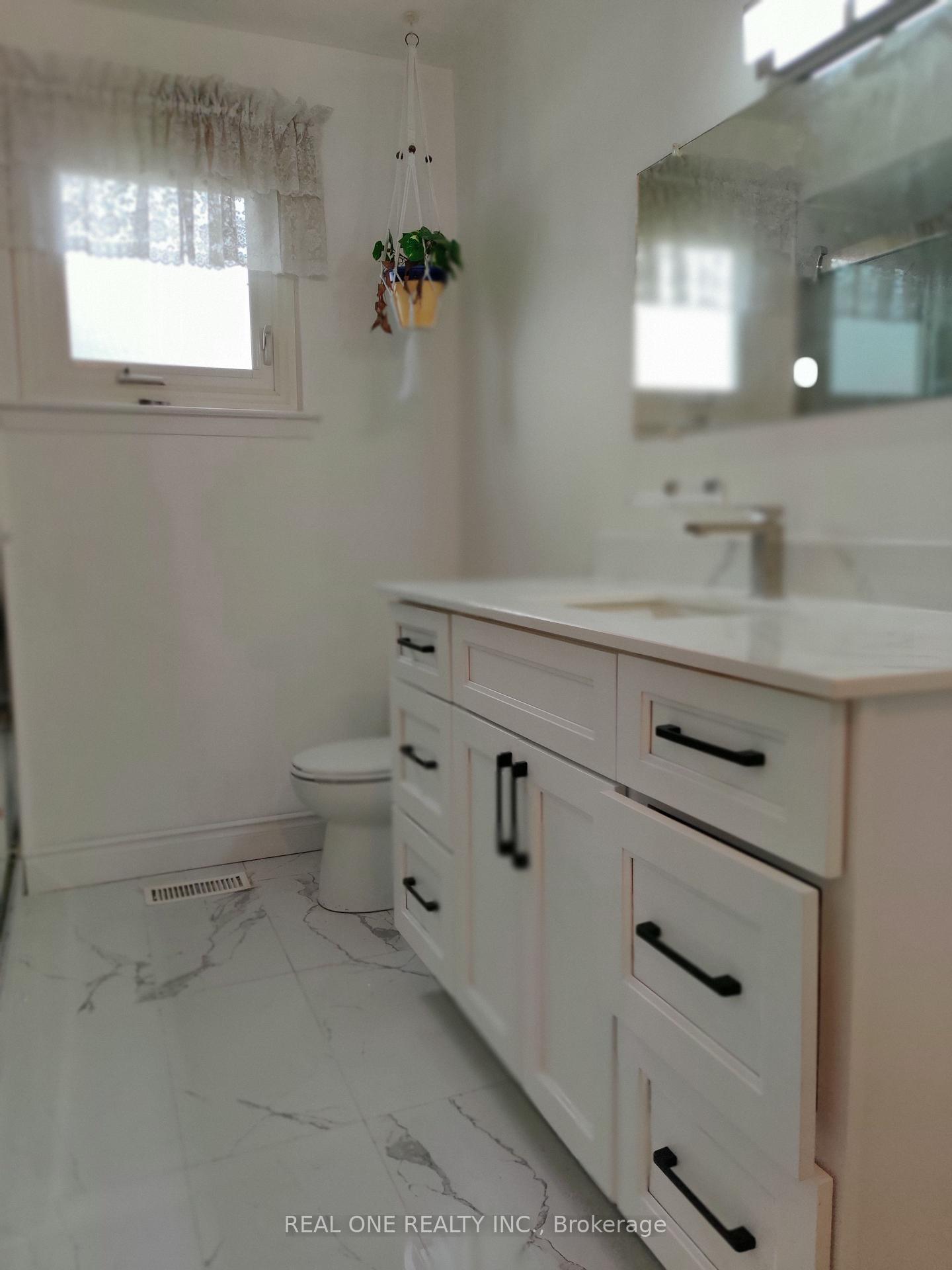 Photo 19 of Unit upper, 9 Lisburn Crescent, North York, Don Valley Village — HOMEH