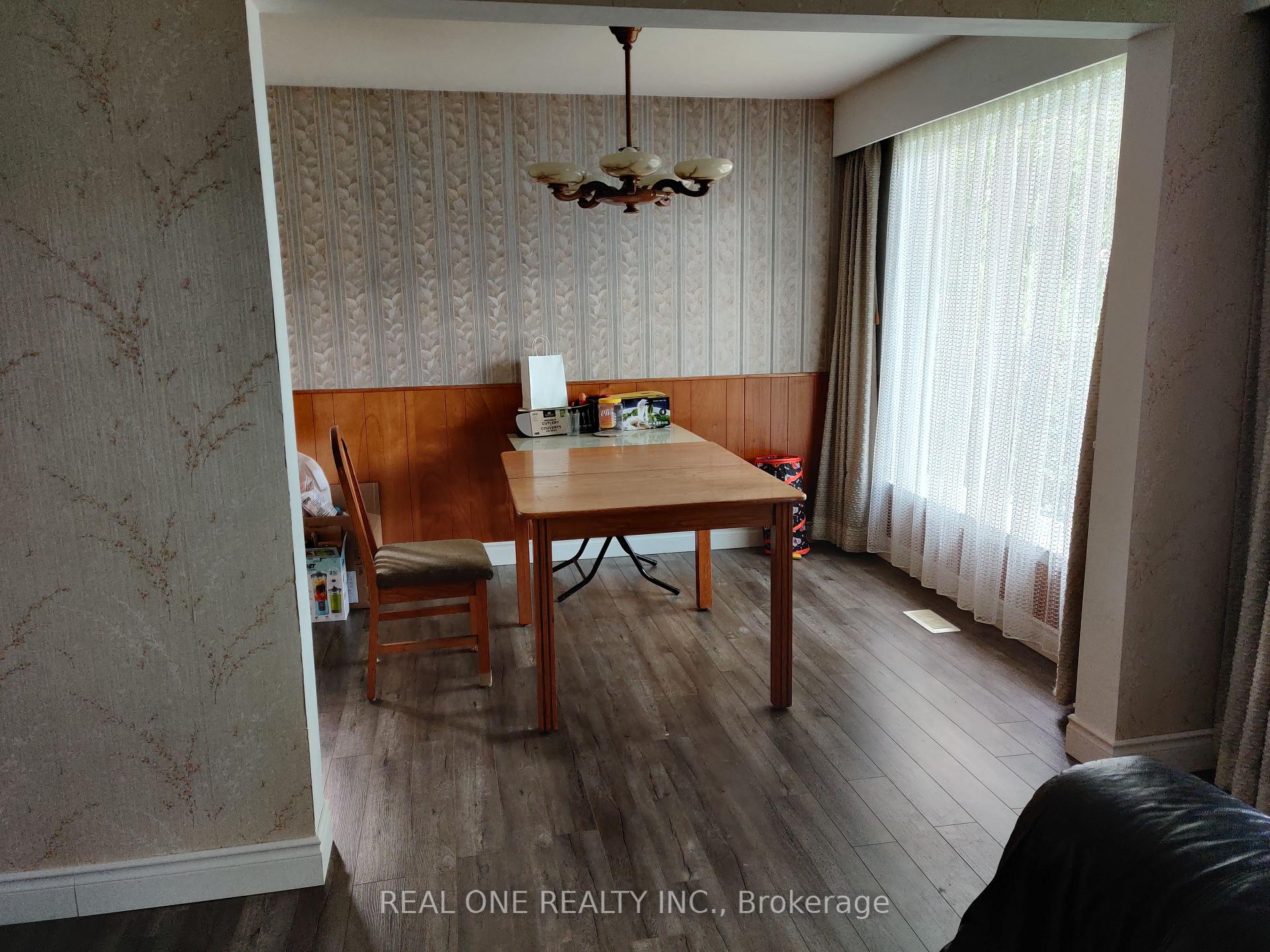 Photo 24 of Unit upper, 9 Lisburn Crescent, North York, Don Valley Village — HOMEH