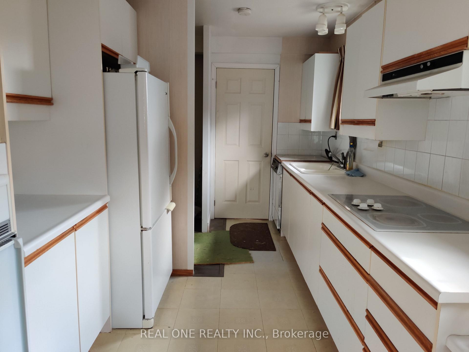 Photo 25 of Unit upper, 9 Lisburn Crescent, North York, Don Valley Village — HOMEH