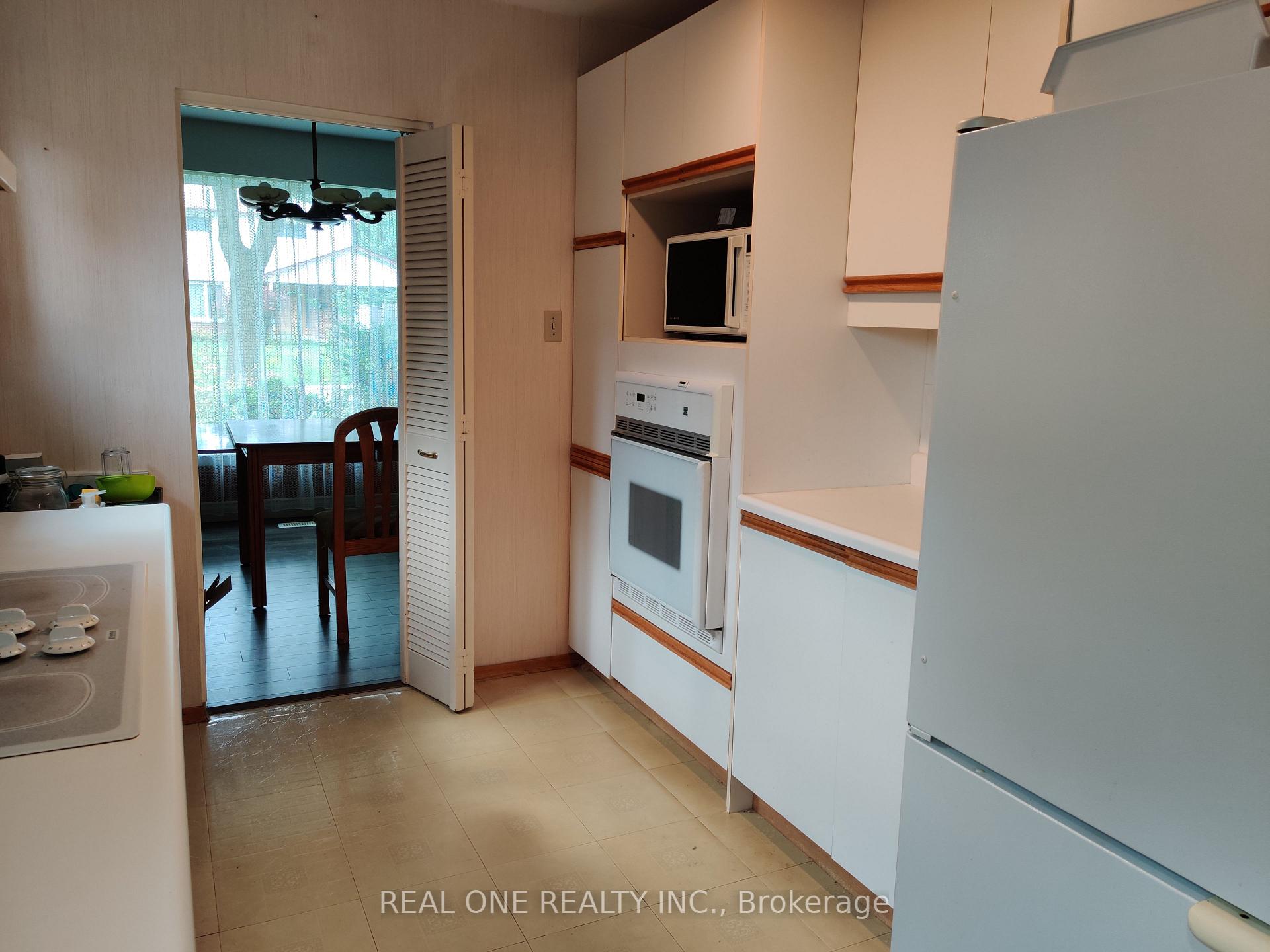 Photo 26 of Unit upper, 9 Lisburn Crescent, North York, Don Valley Village — HOMEH