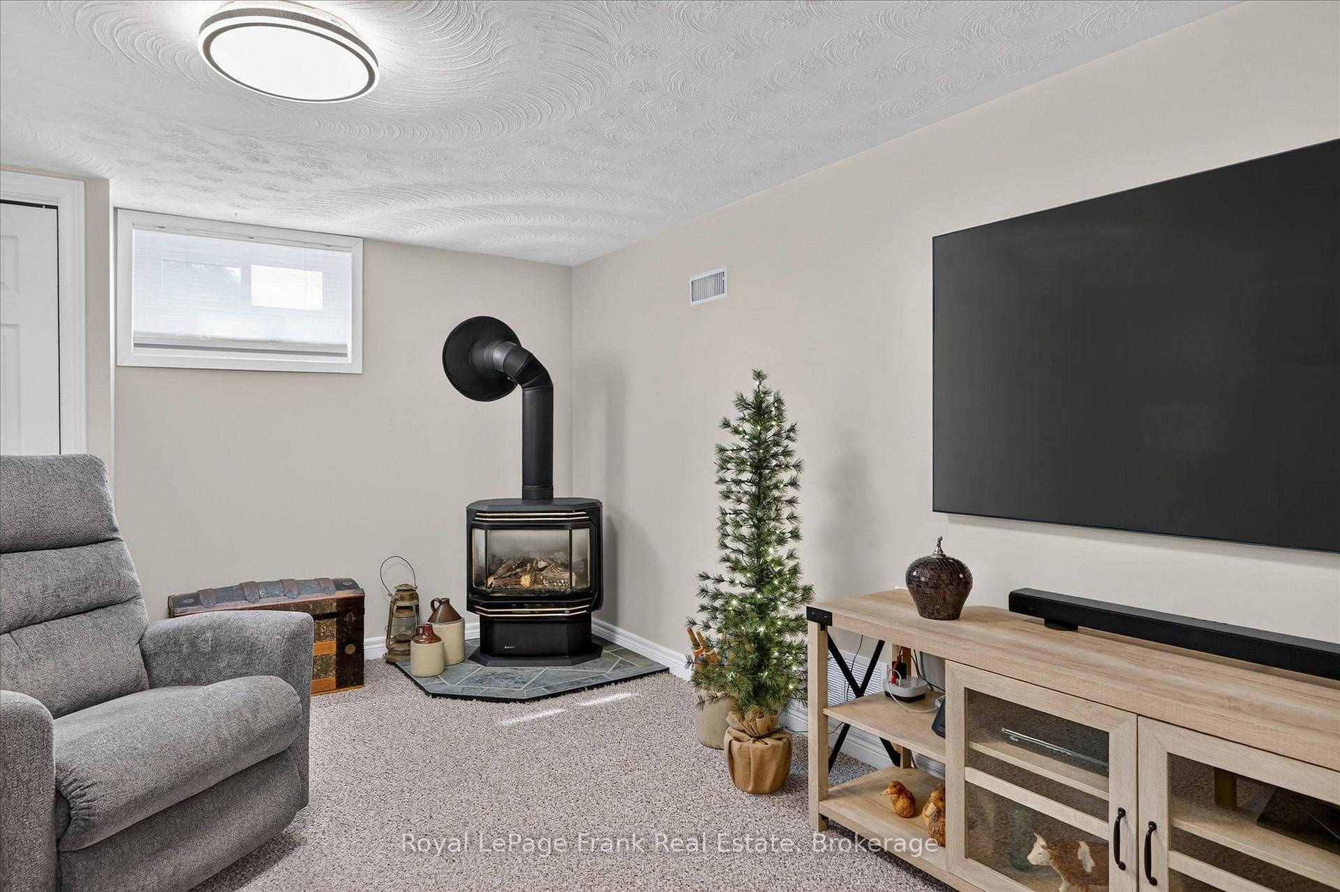 Photo 29 of 285 St Annes Crescent, Peterborough, Northcrest Ward 5 — HOMEH