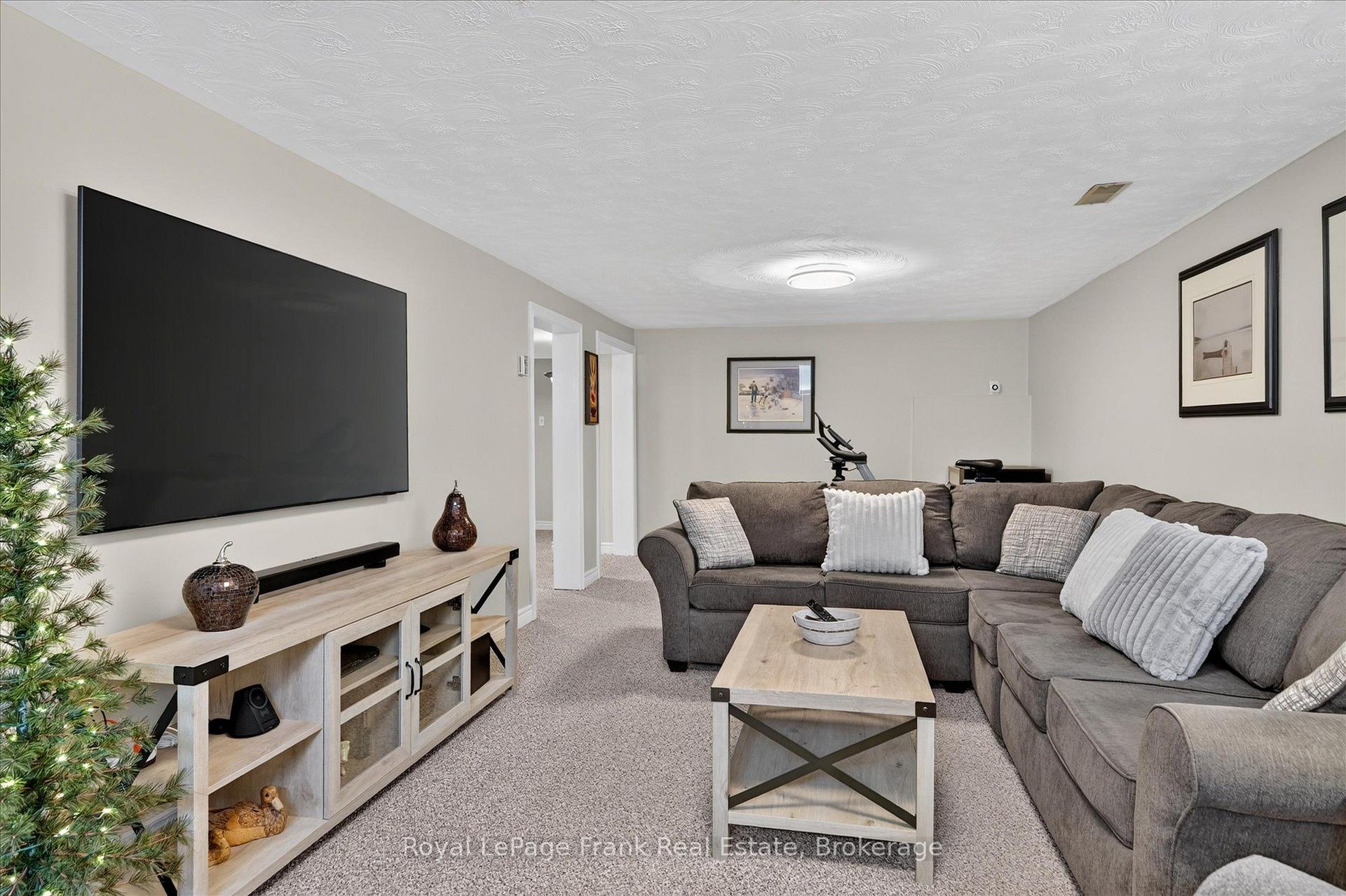 Photo 30 of 285 St Annes Crescent, Peterborough, Northcrest Ward 5 — HOMEH