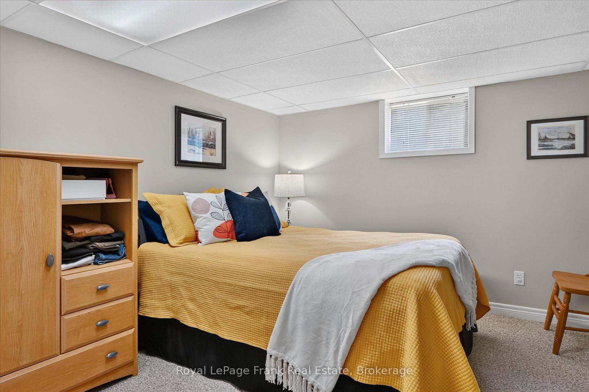 Photo 33 of 285 St Annes Crescent, Peterborough, Northcrest Ward 5 — HOMEH