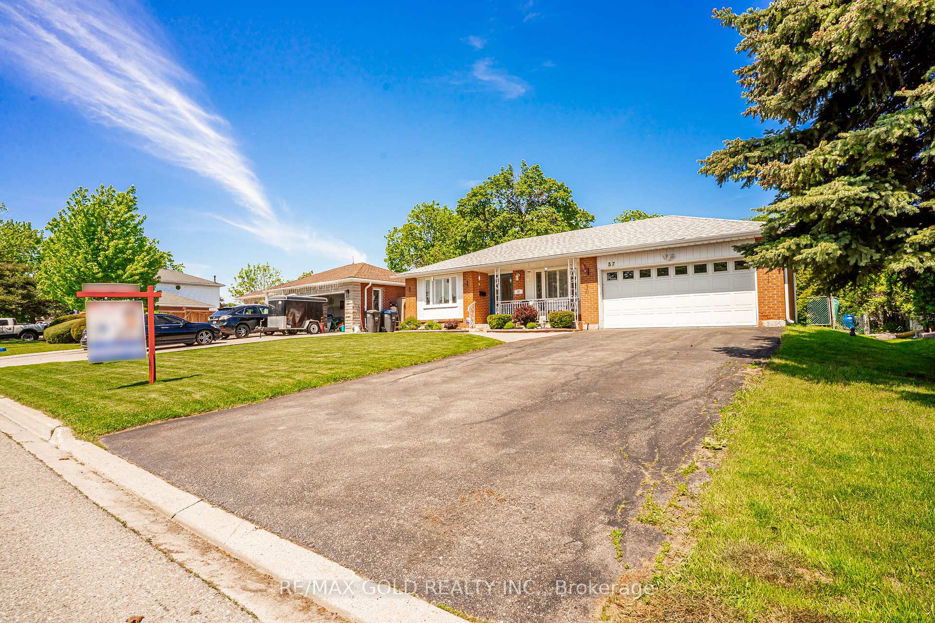 Photo 3 of 37 Devonshire Drive, Brampton, Southgate — HOMEH