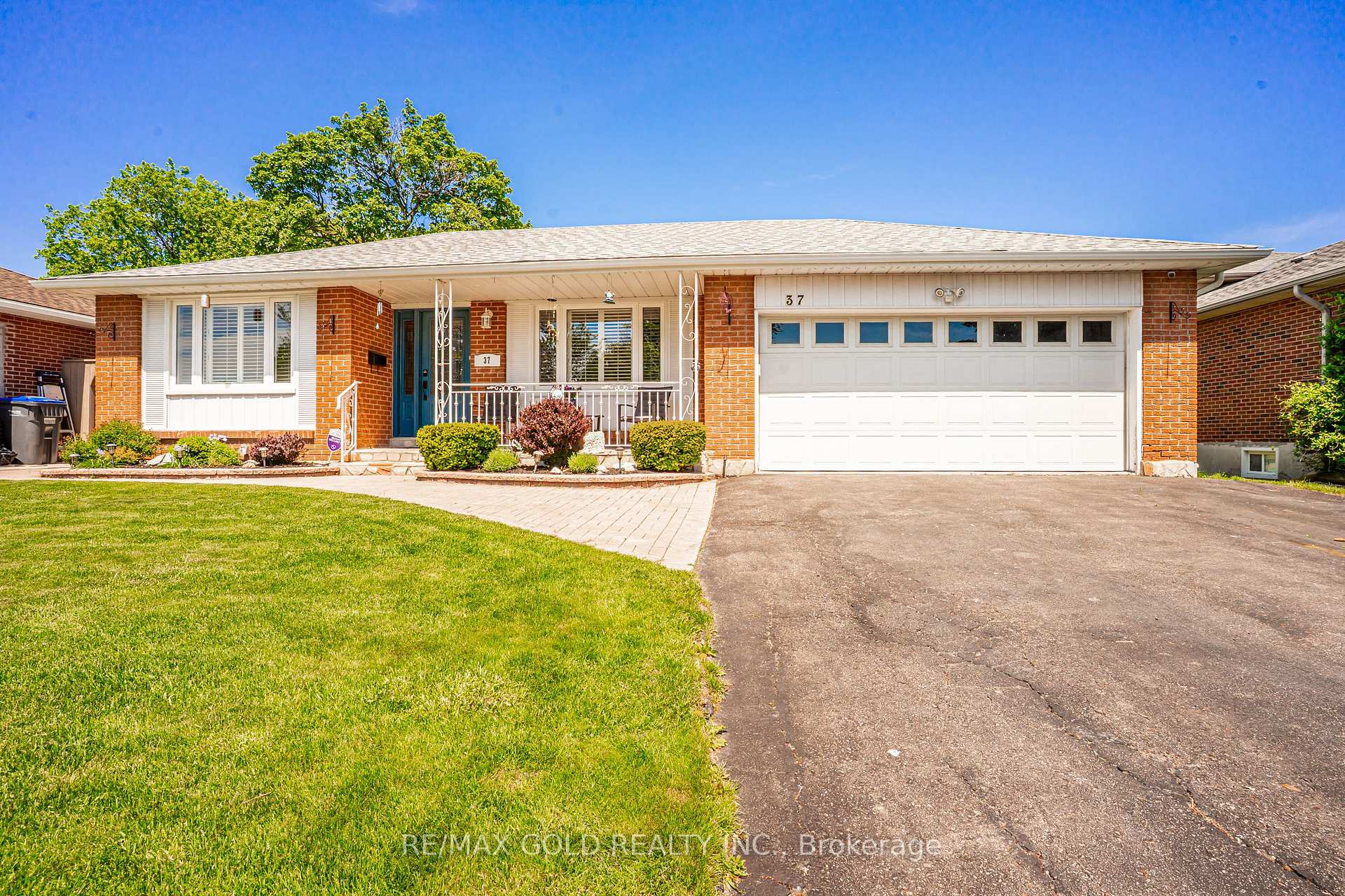 Photo 4 of 37 Devonshire Drive, Brampton, Southgate — HOMEH