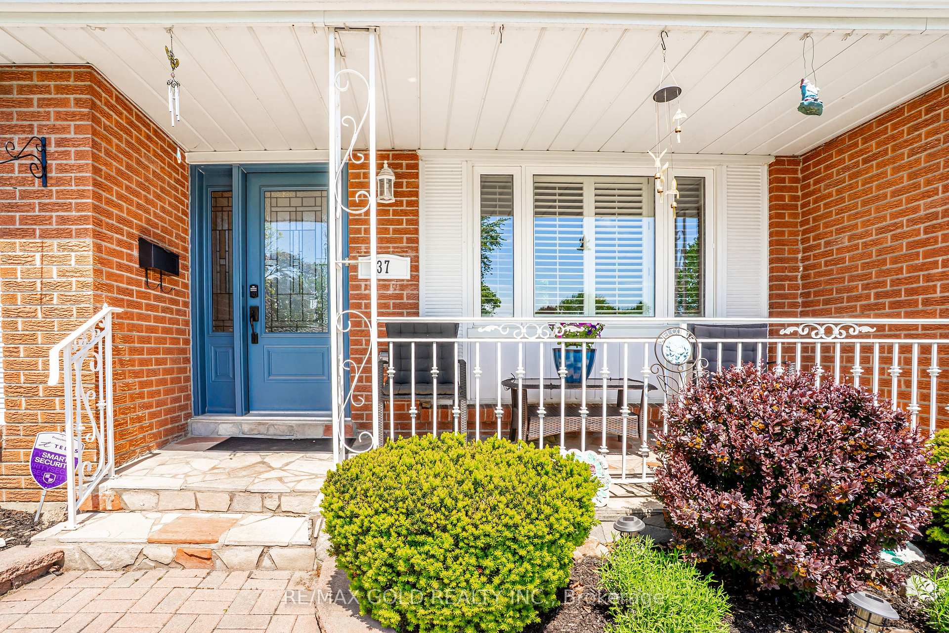 Photo 5 of 37 Devonshire Drive, Brampton, Southgate — HOMEH