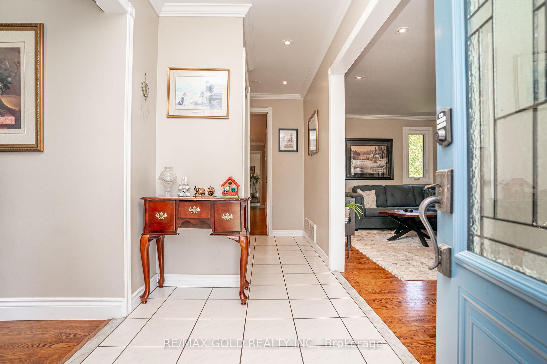 Photo 6 of 37 Devonshire Drive, Brampton, Southgate — HOMEH